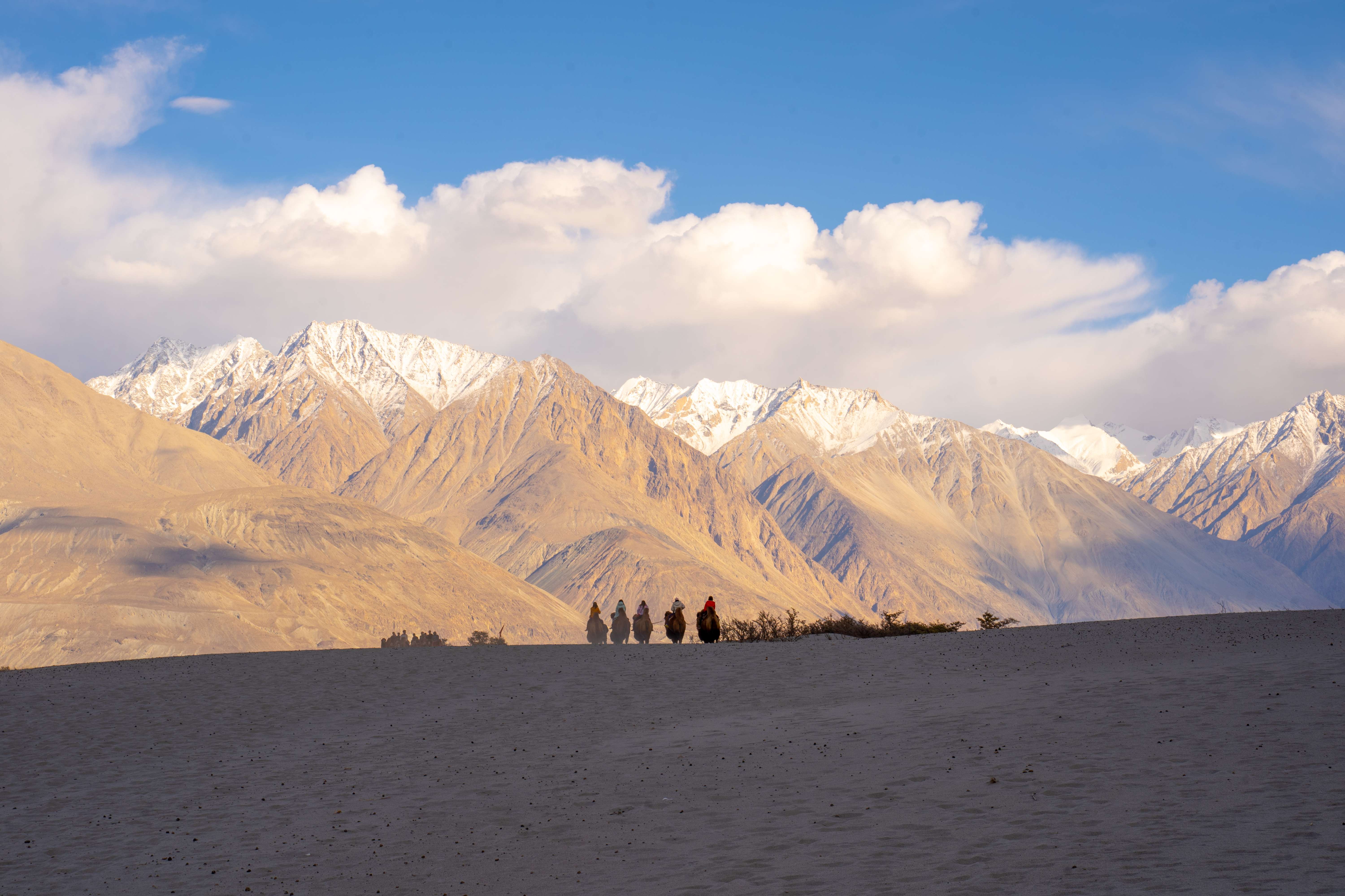 Best Time for Leh to Hunder Trip