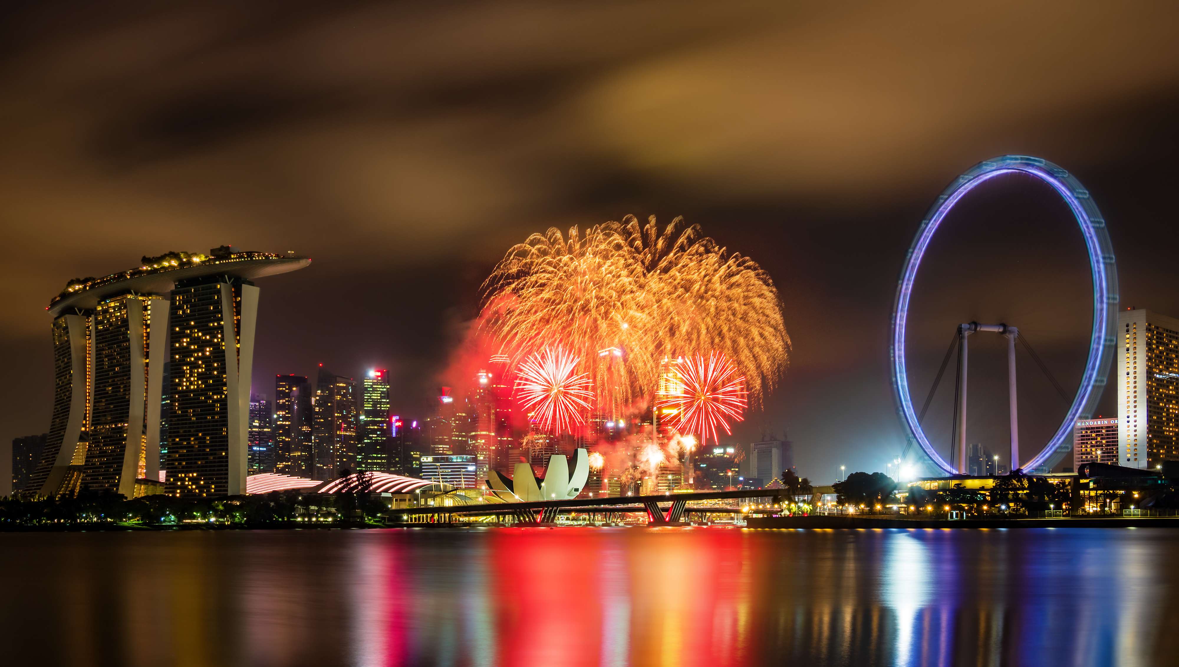 Enjoy a Glimpse of Waterfront Lights