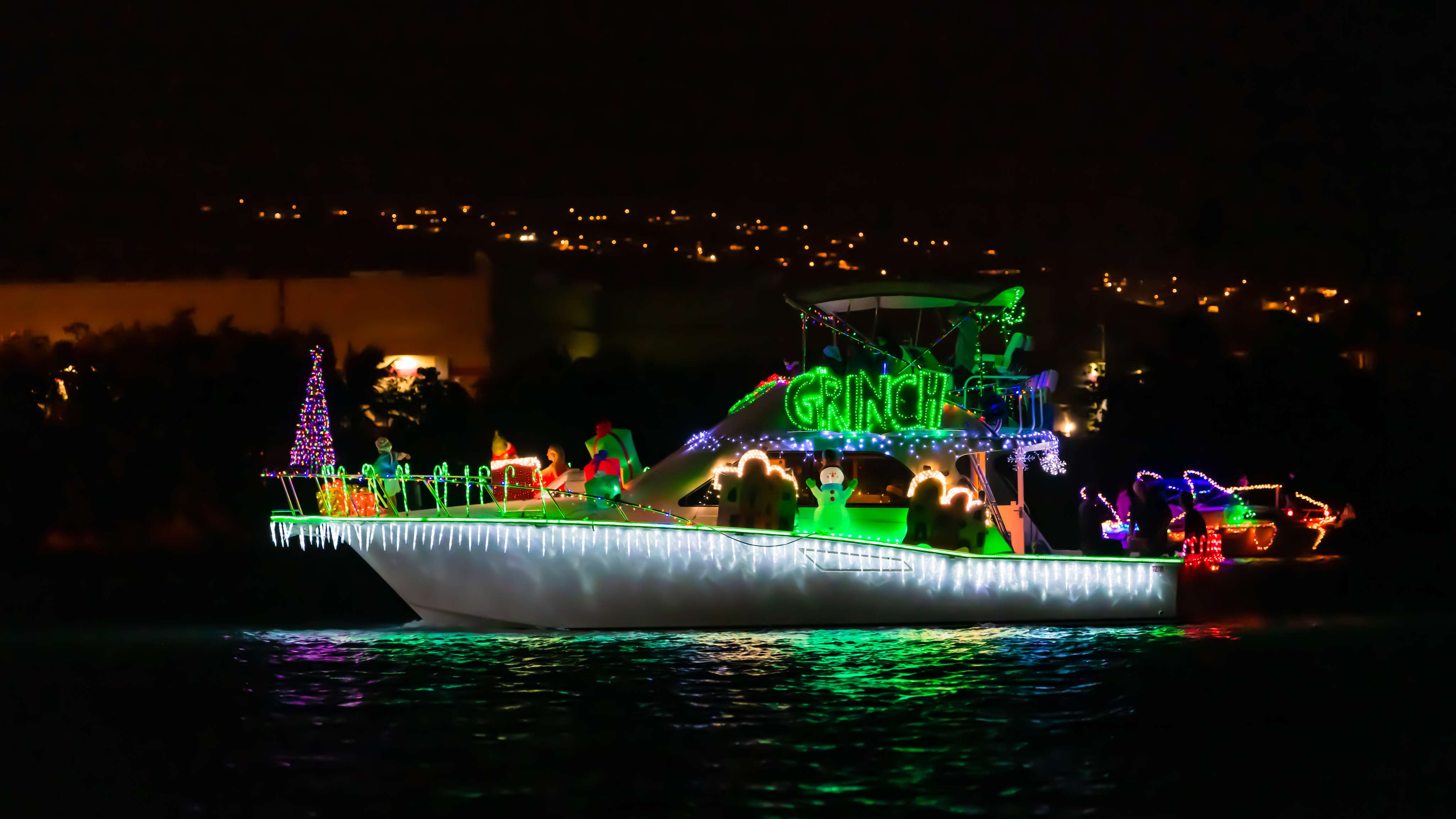 One 15 Christmas Boat Light Parade
