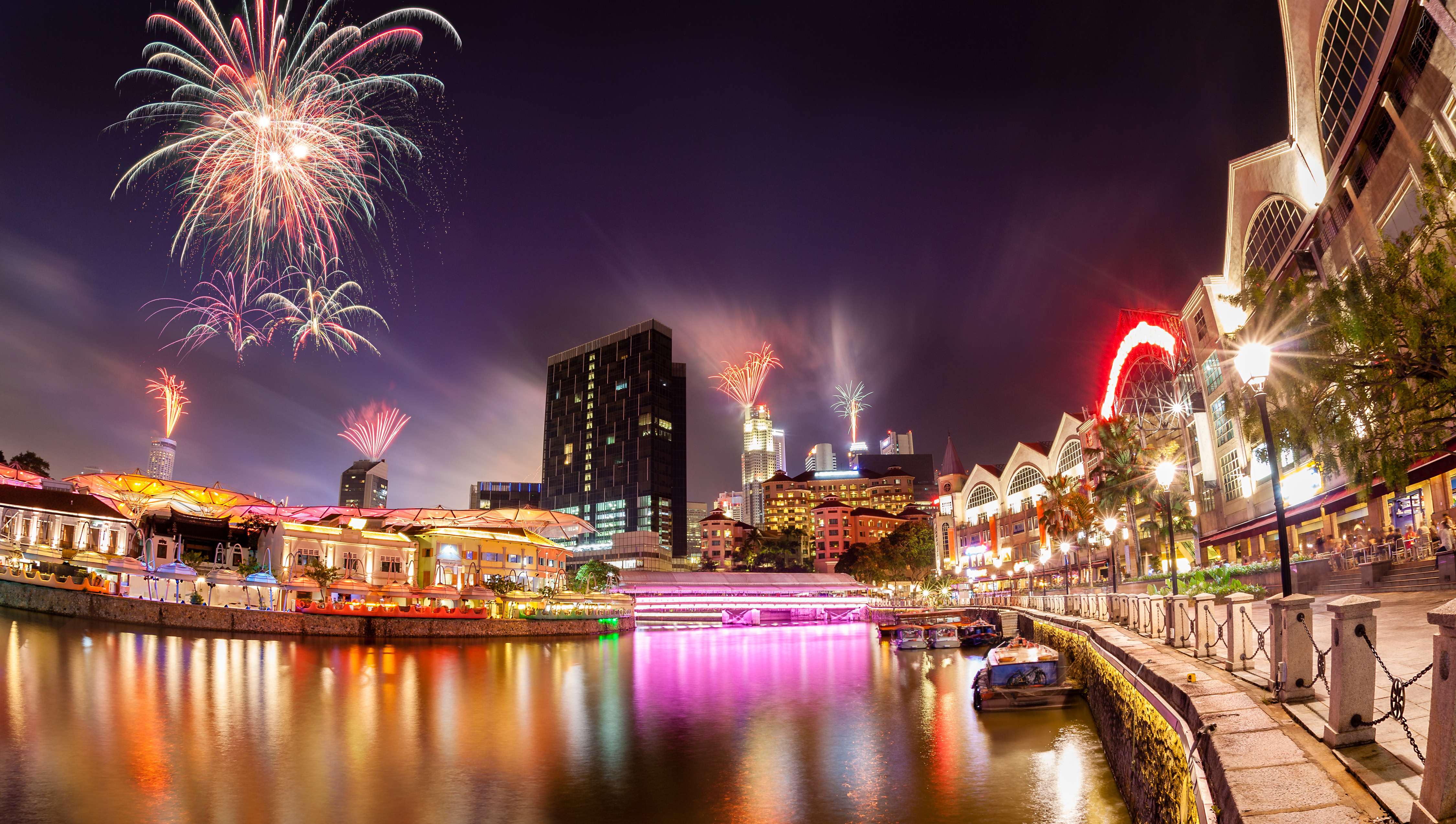 Witness Christmas Celebrations at Singapore River 