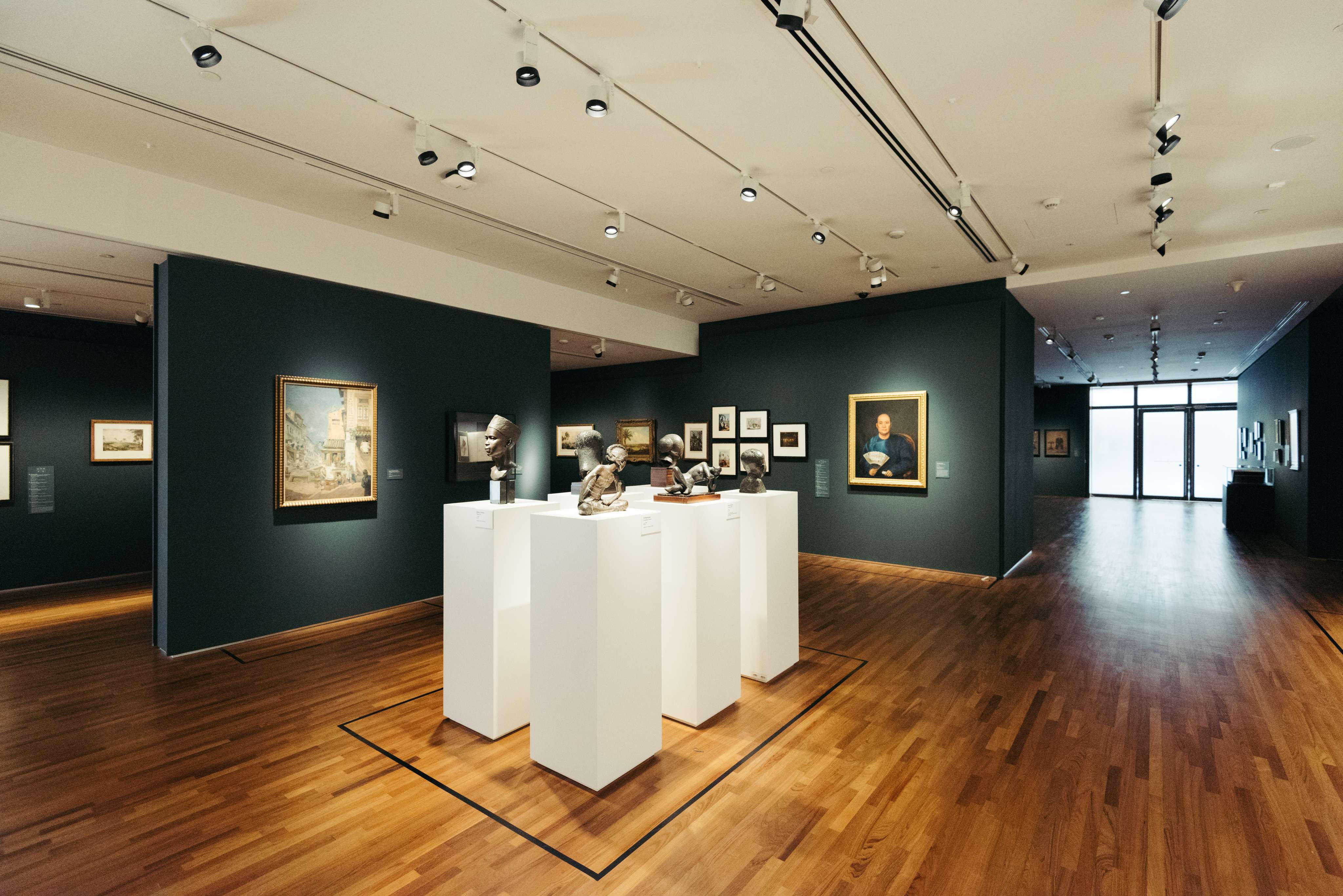  Explore the Botanical Art Gallery