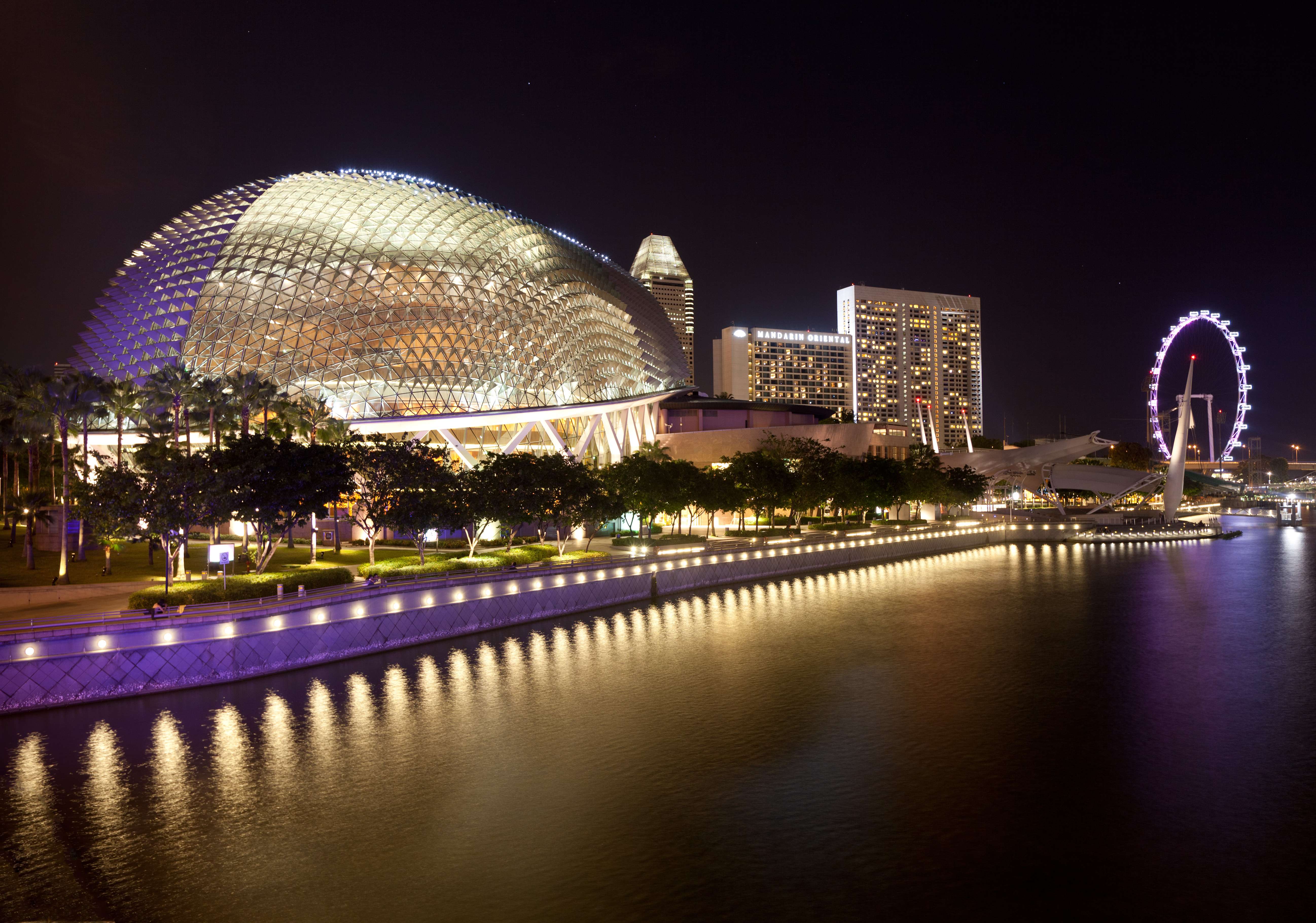 Enjoy the performance at Esplanade – Theaters on the Bay 