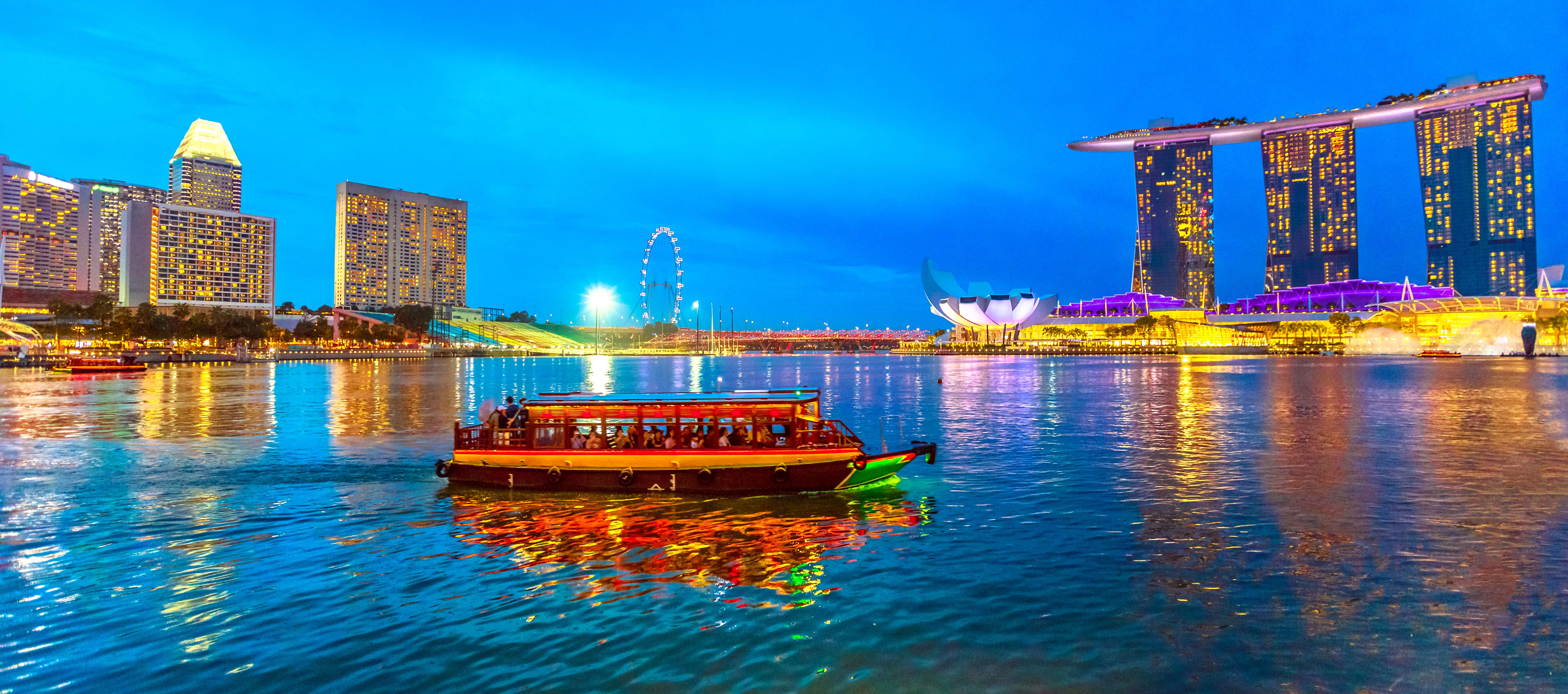 Do Boat Riding at the Singapore River Cruise