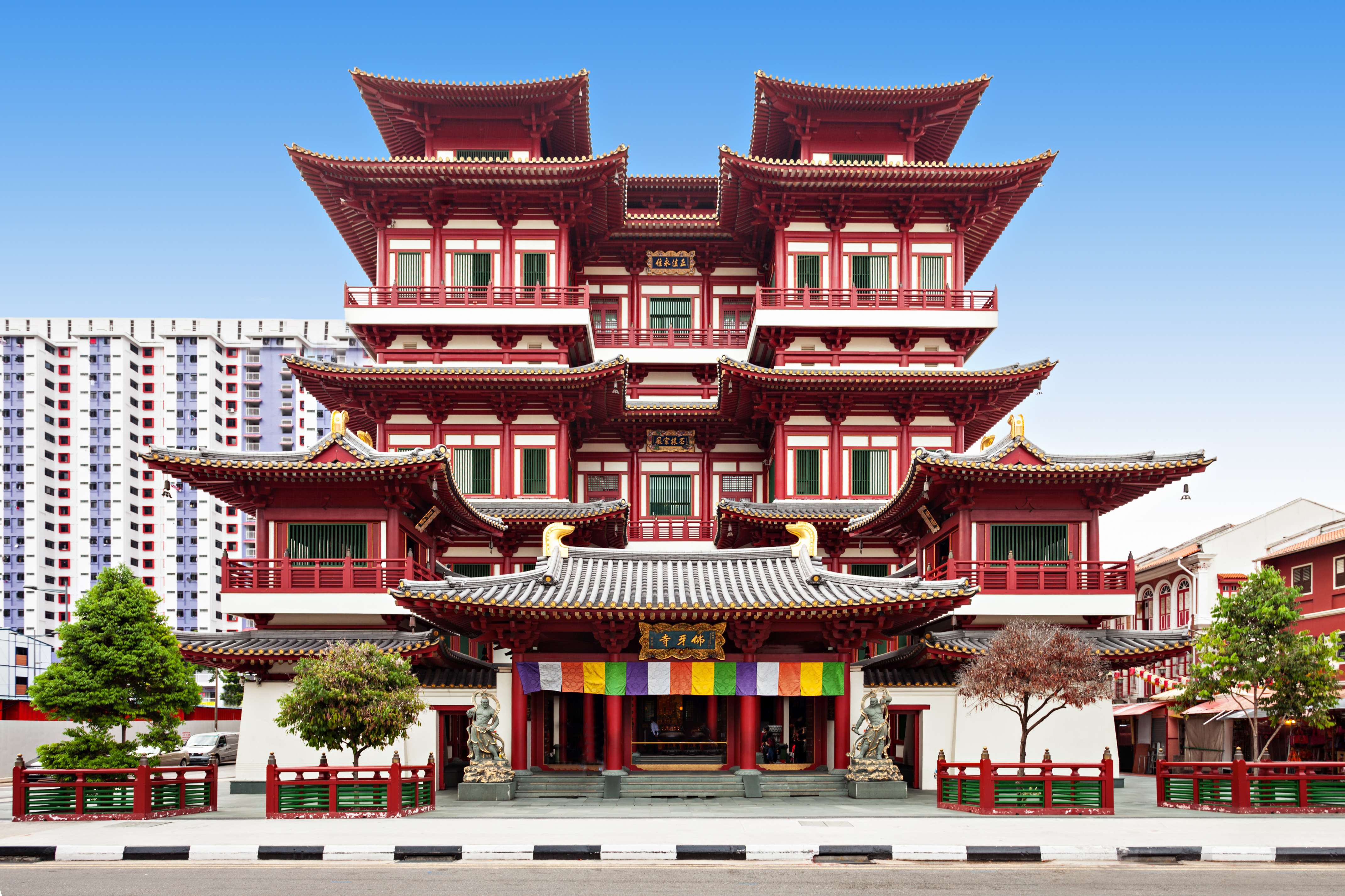 Get Blessings at Buddha Tooth Relic Temple 