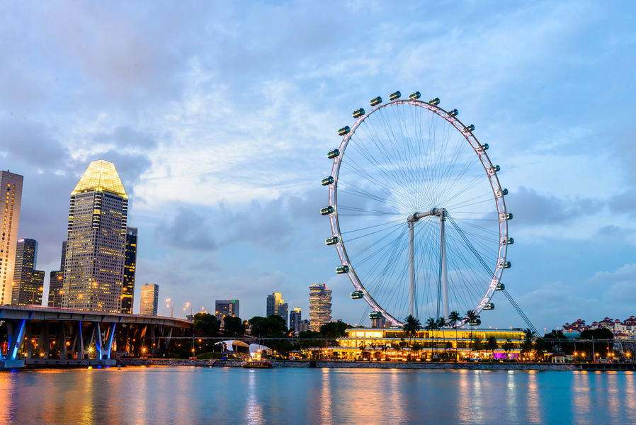 Experience the Lush at Singapore Flyer
