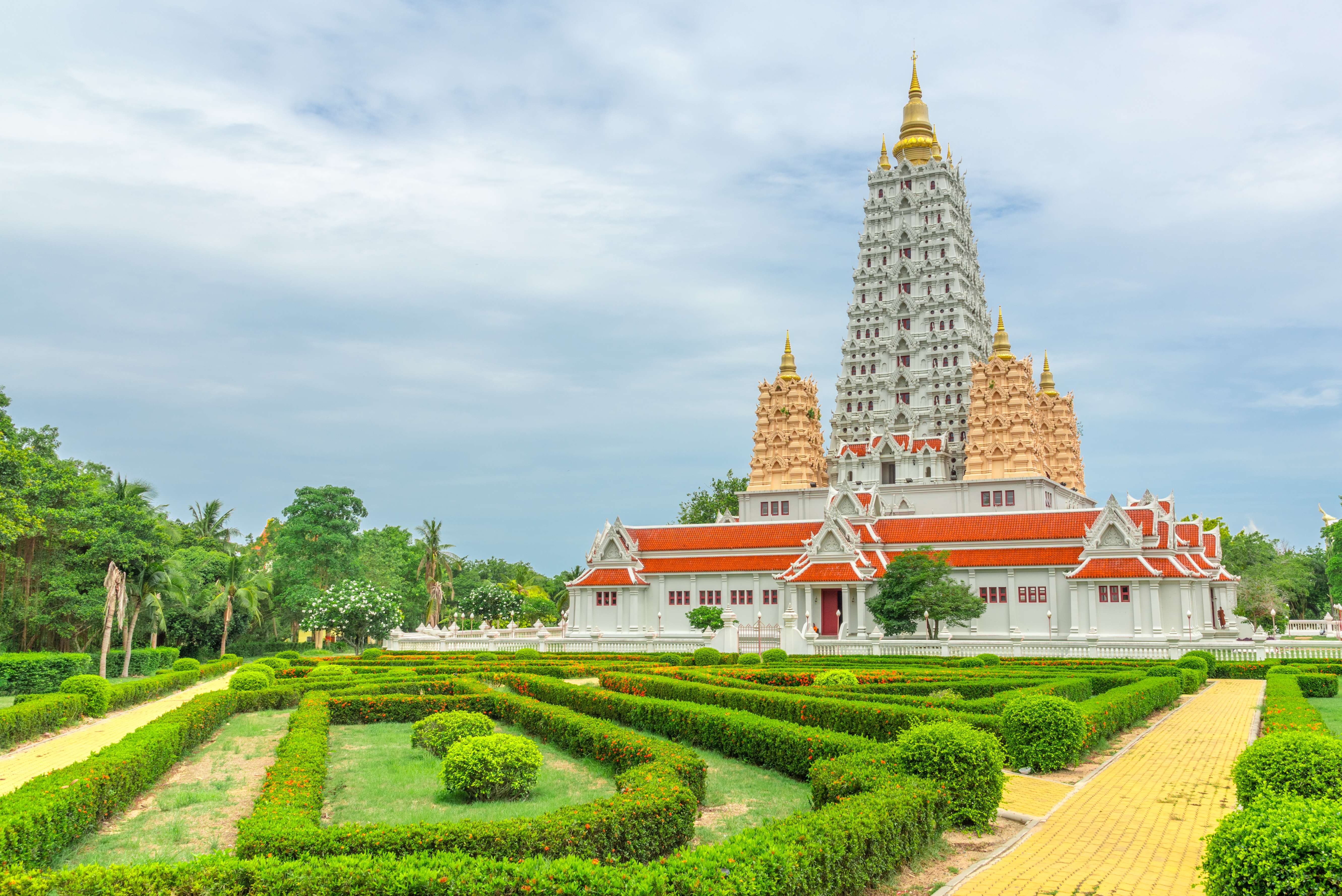 Explore Wat Yansangwararam 