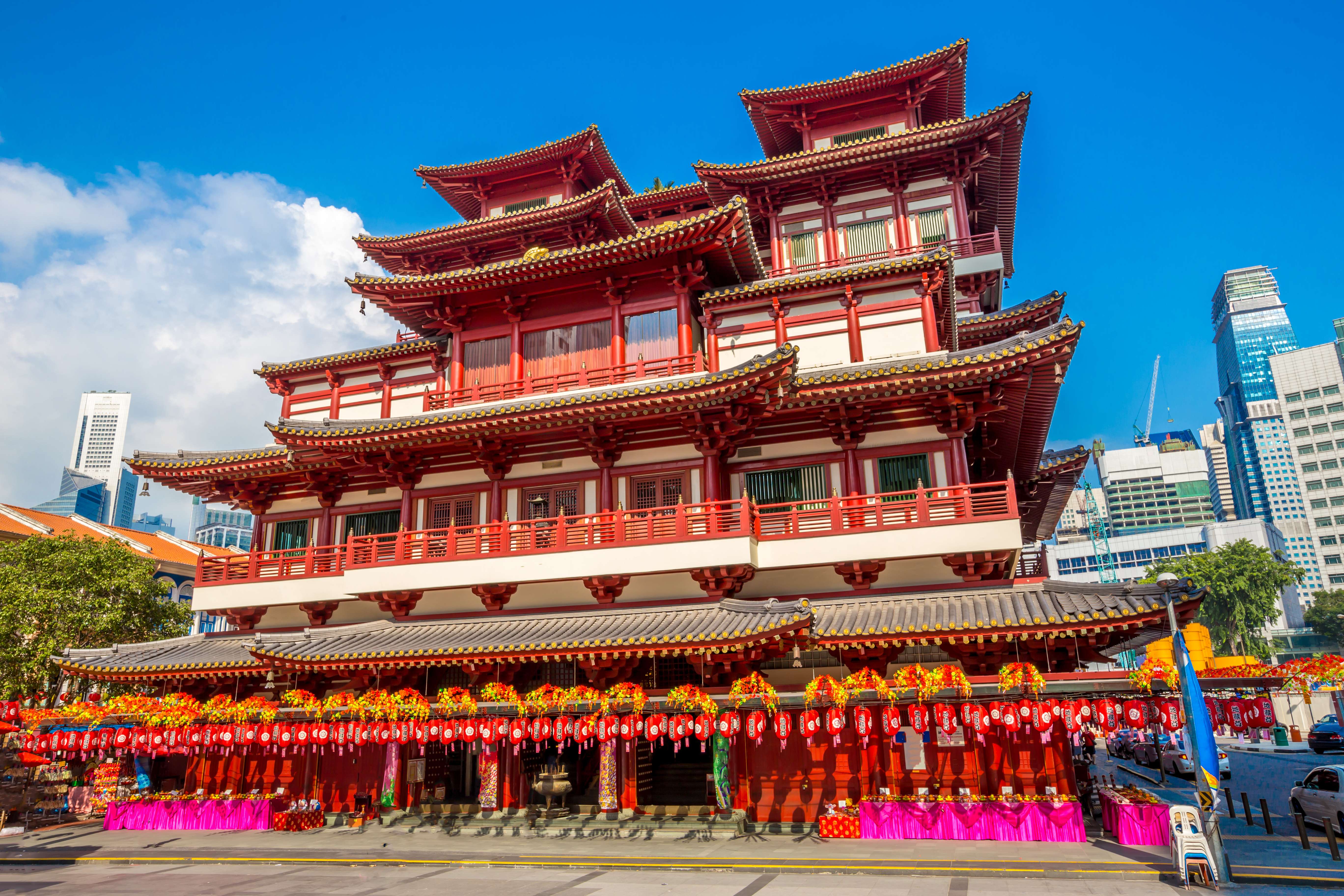 Get Blessings at Buddha Tooth Relic Temple 