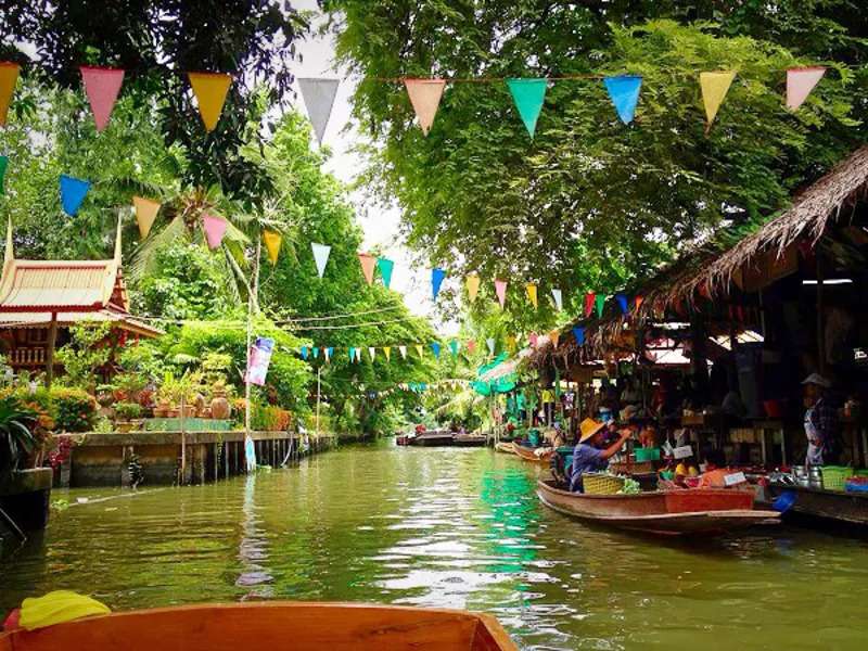 Discover Taling Chan Floating Market