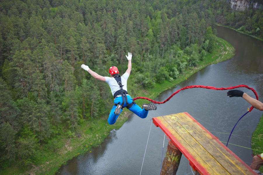  Bungee Jumping