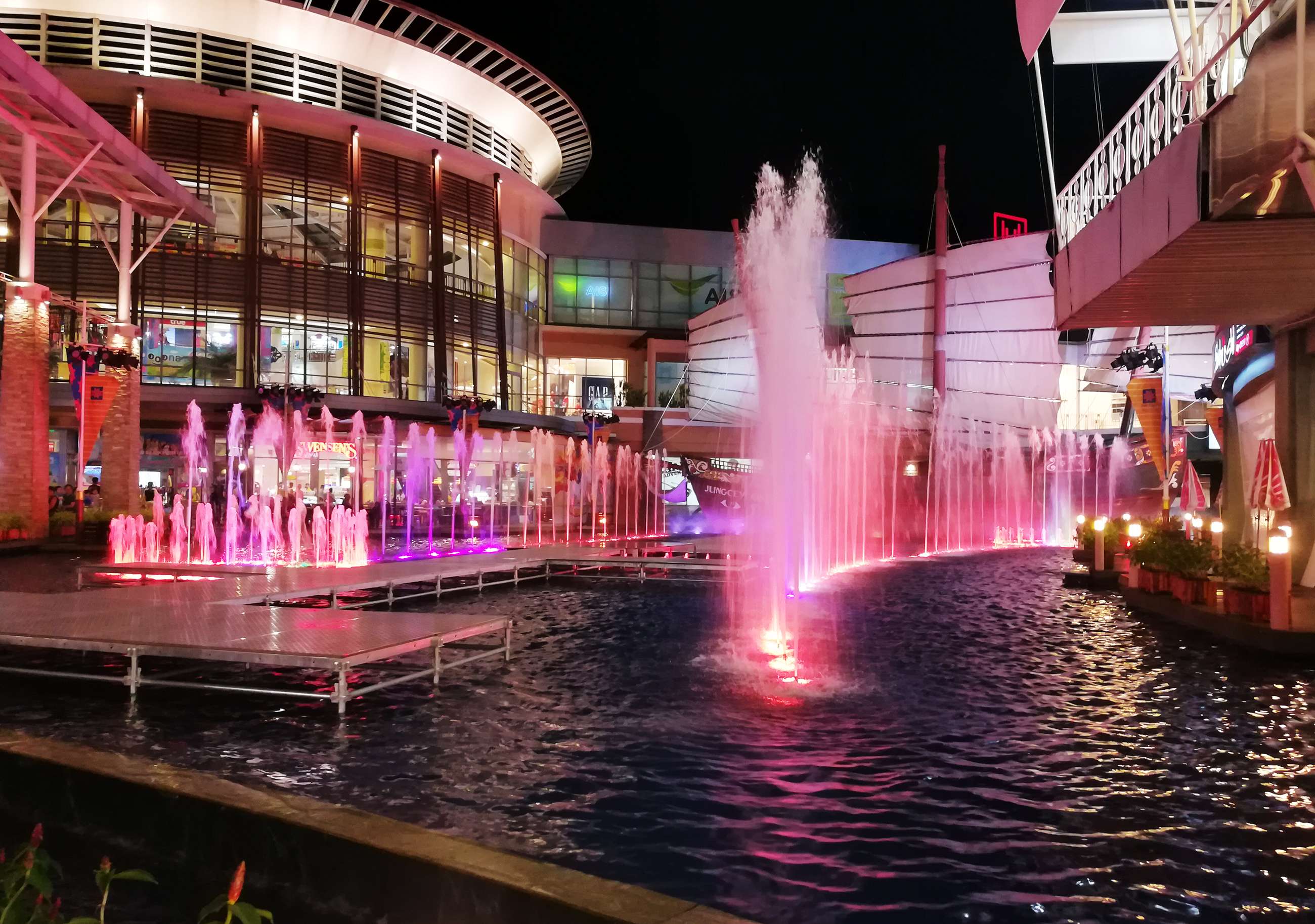 Going to Jungceylon Shopping Center