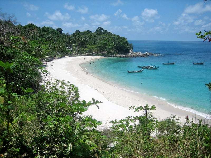 Snorkeling and dining at Freedom Beach