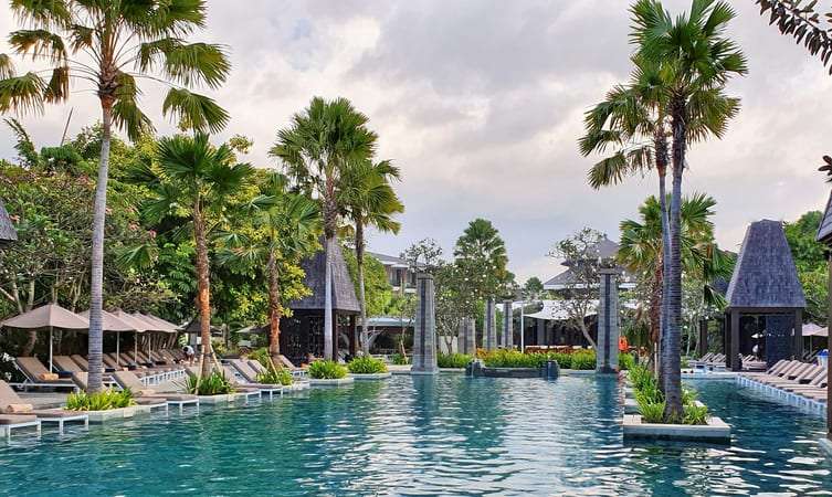 Have Lunch At The Nusa Dua Beach Grill