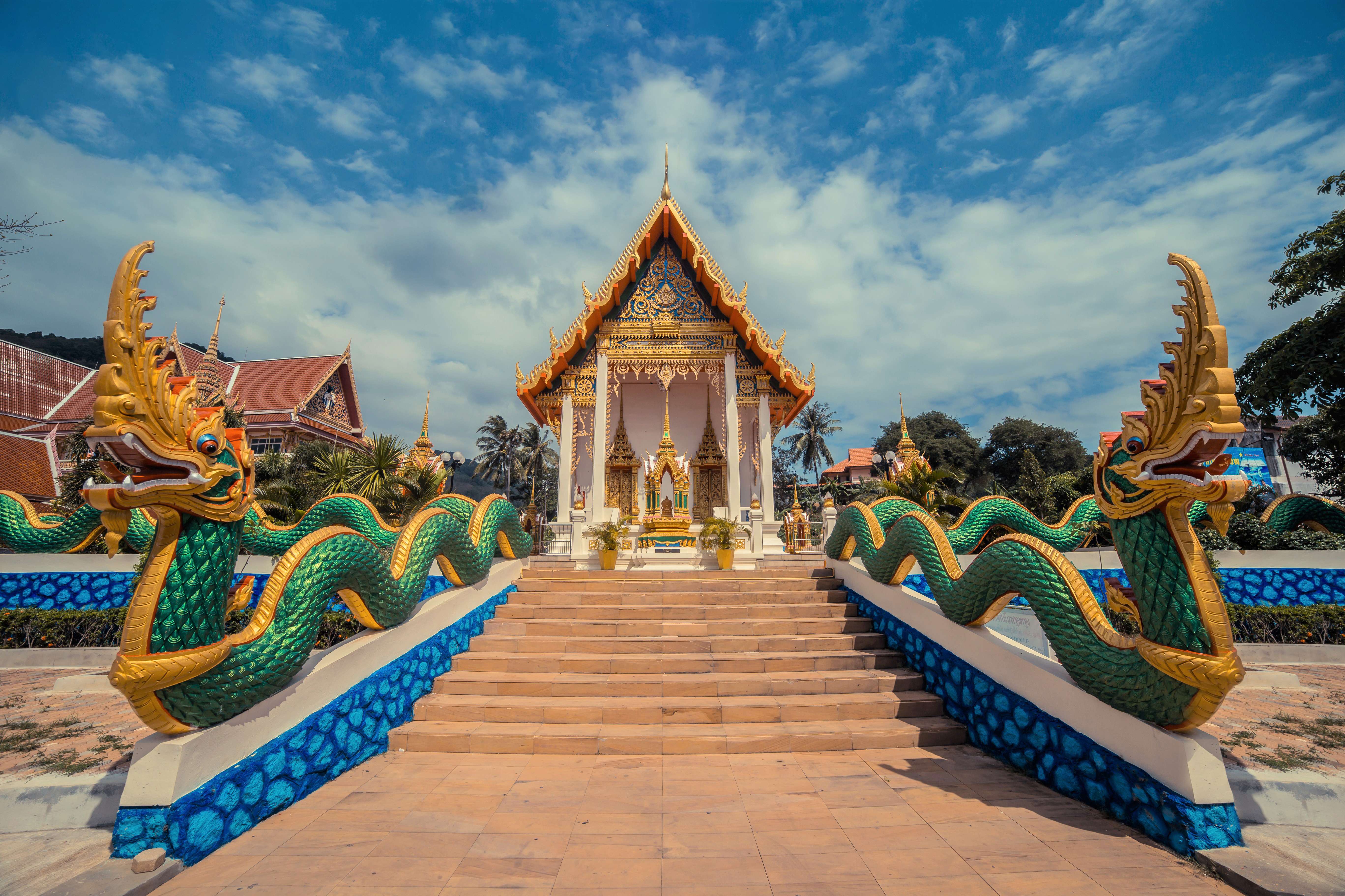 Pray at Wat Suwan Khiri Khet