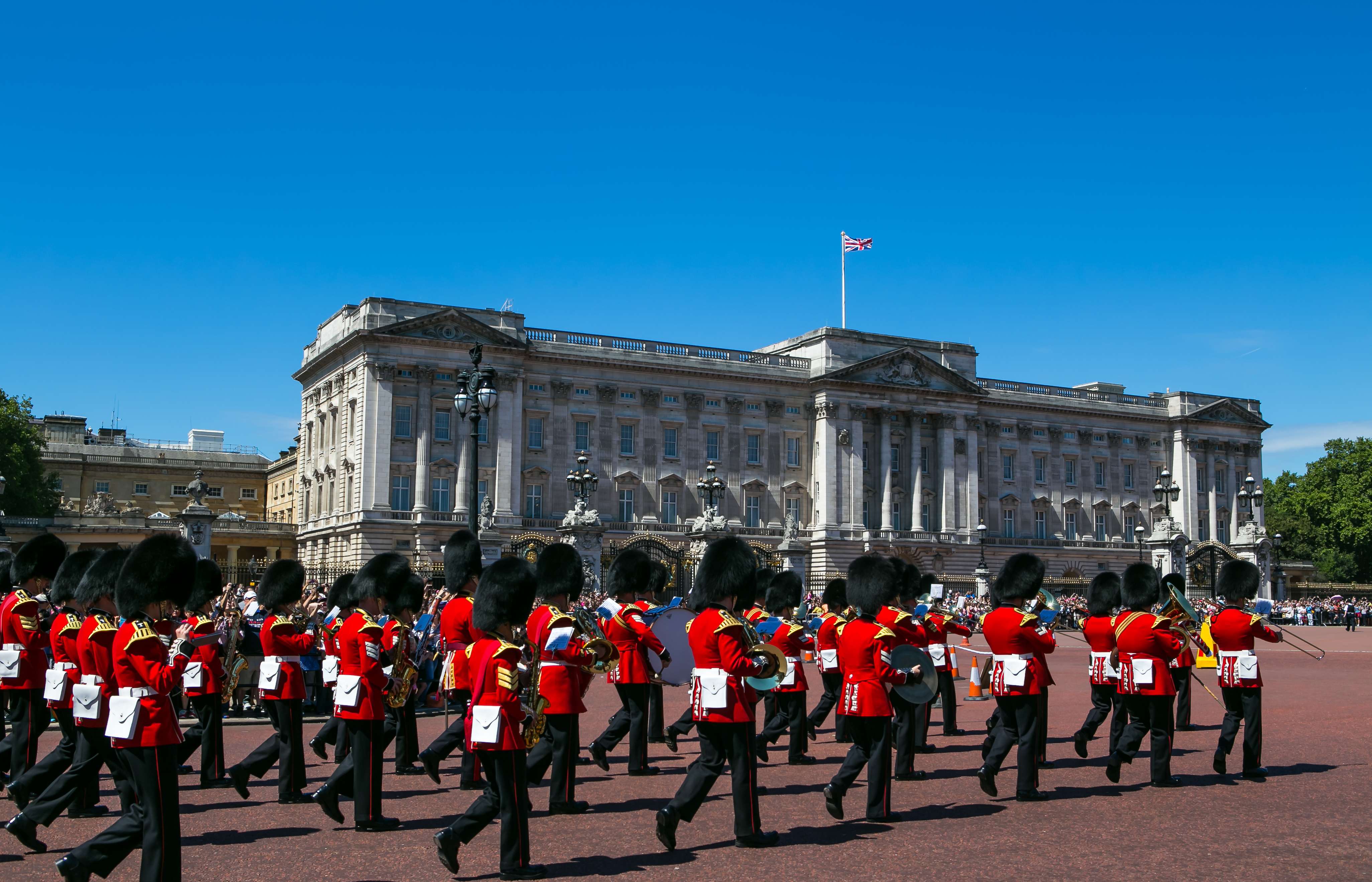 Take Royal London Tour With Changing Of The Guard