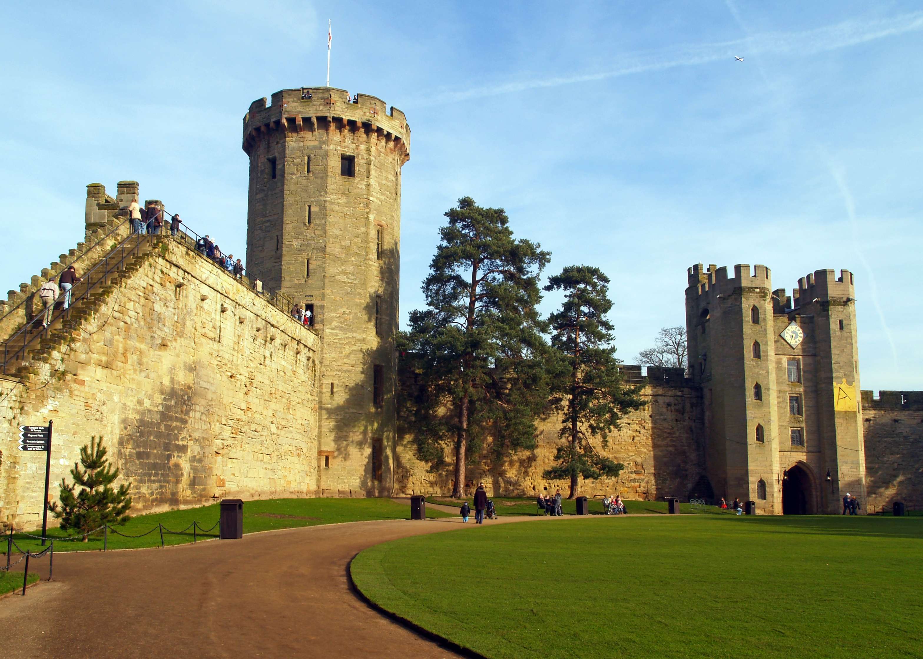 Explore Warwick Castle