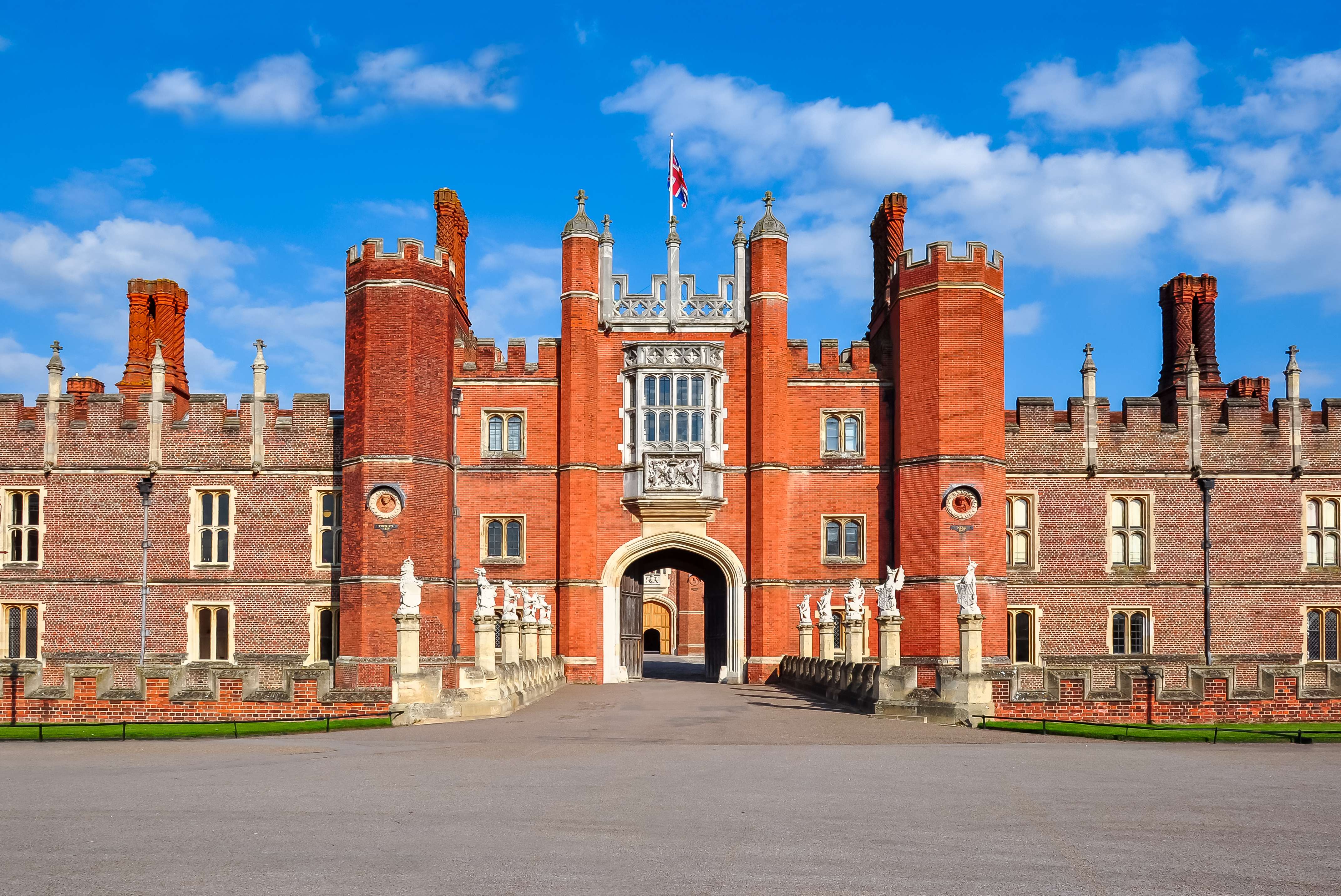 Pay A Visit At Hampton Court Palace