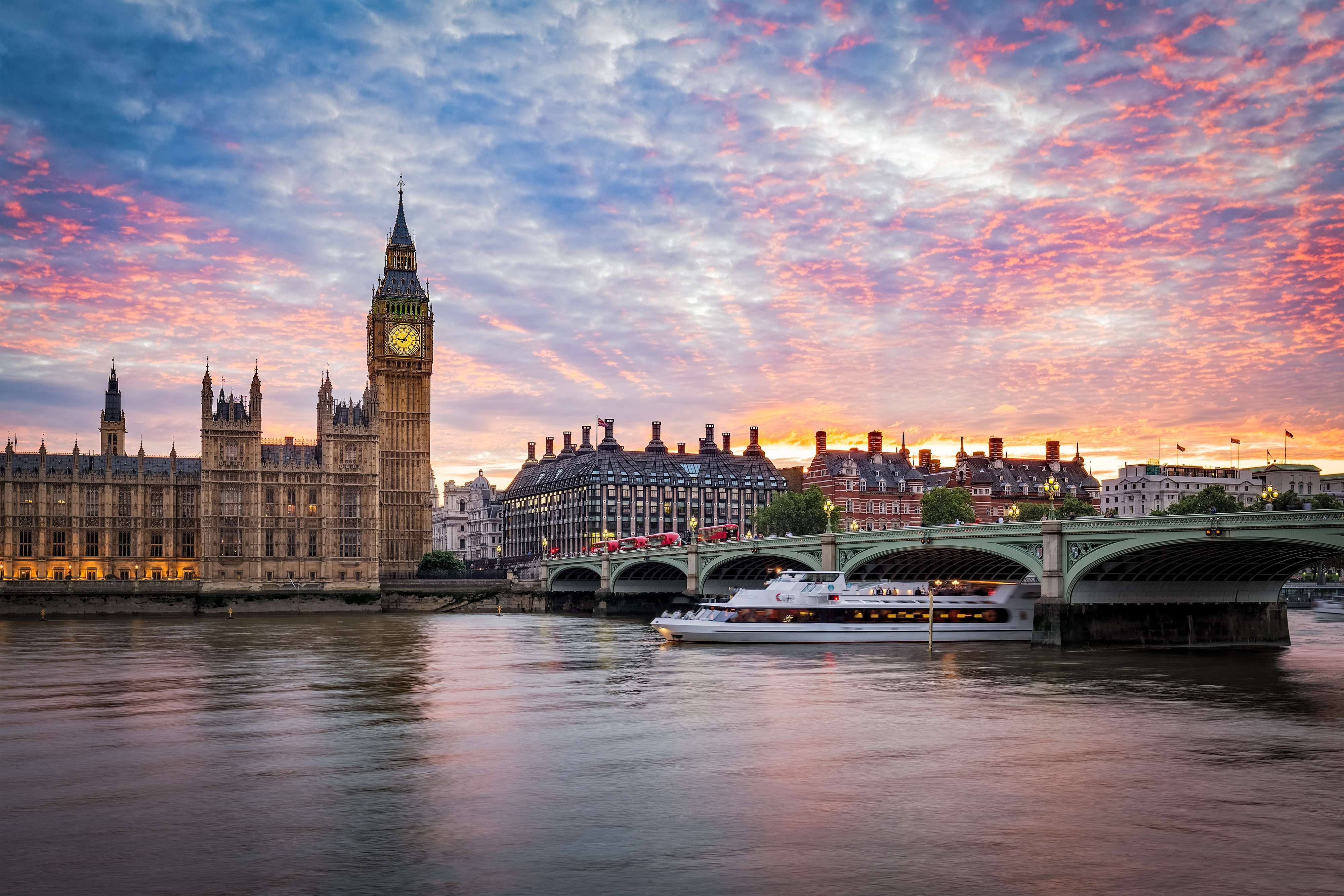 Take The Thames Hop On Hop Off River Cruise