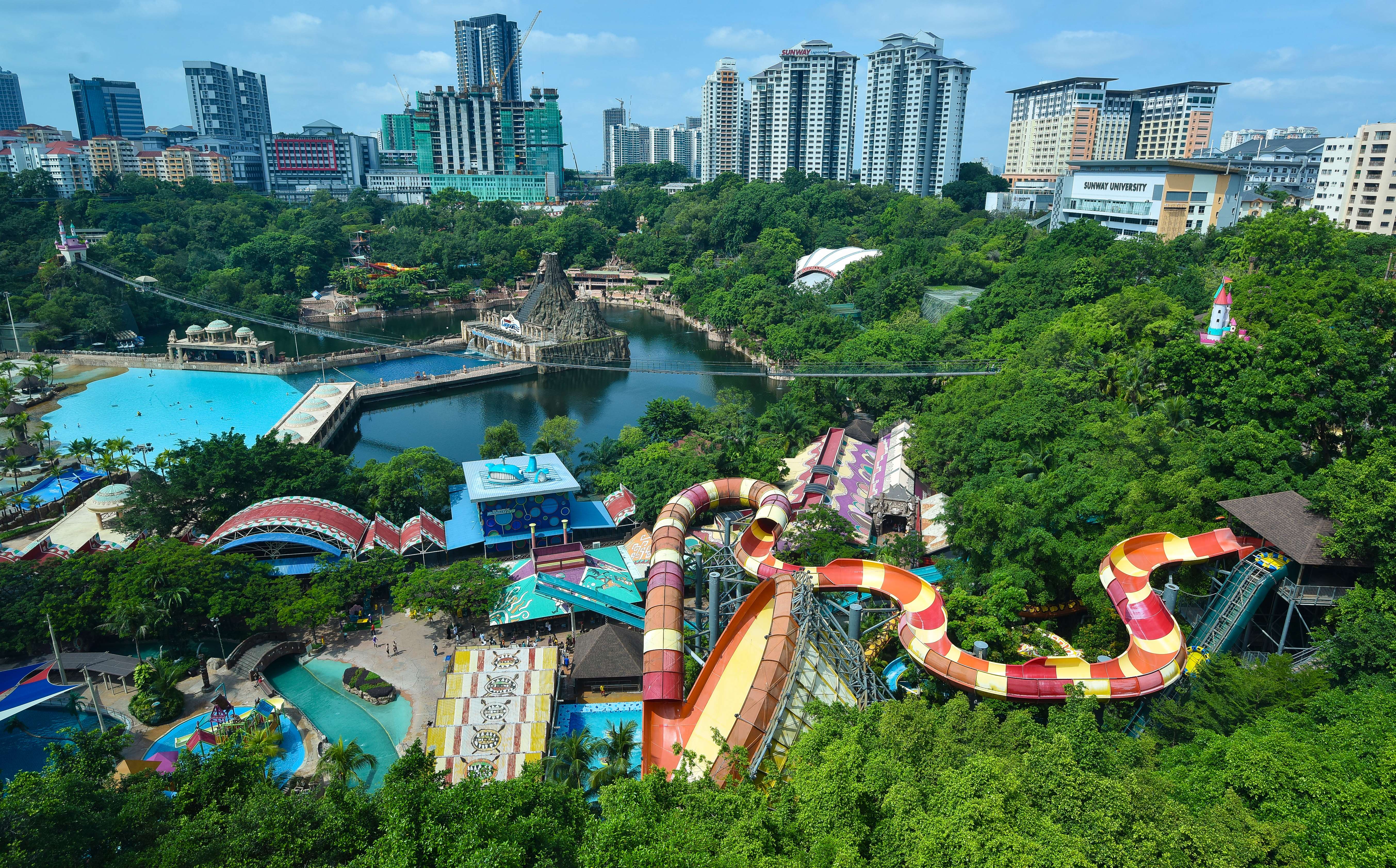 7 Attractions in Sunway Lagoon Theme Park For a Fun Day Out!
