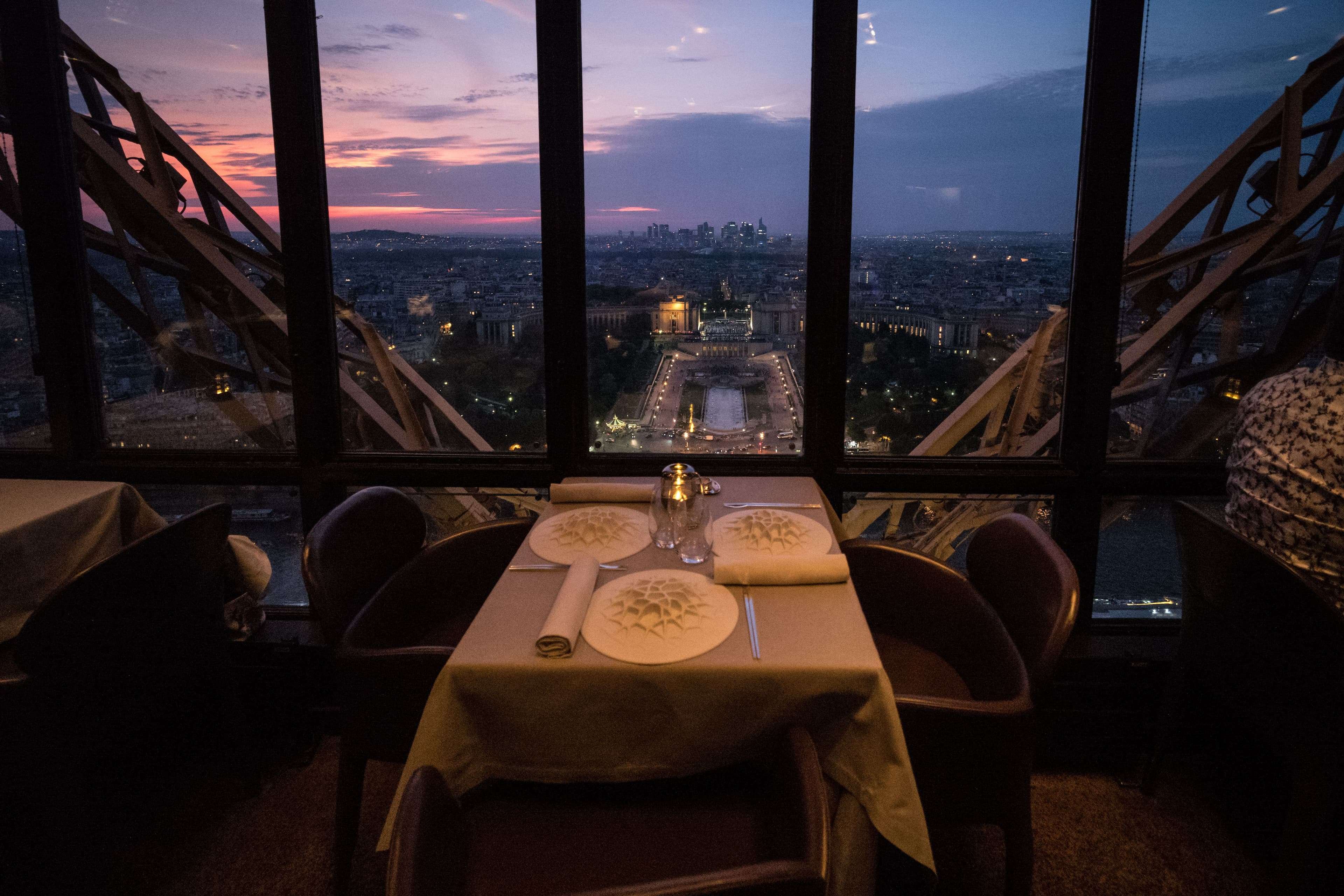 Enjoy Romantic Dinner at The Eiffel Tower