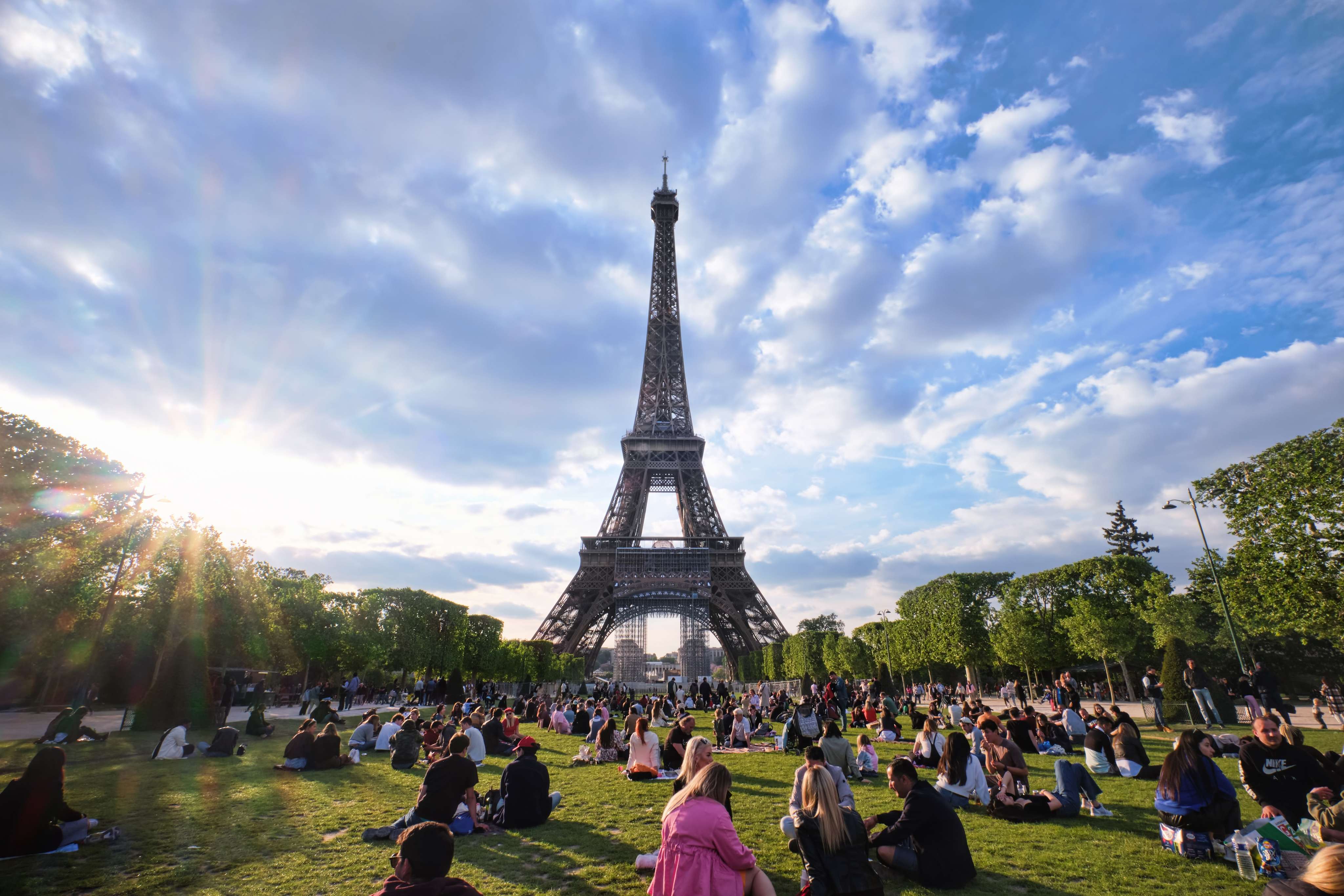 Picnic On The Champ De Mars