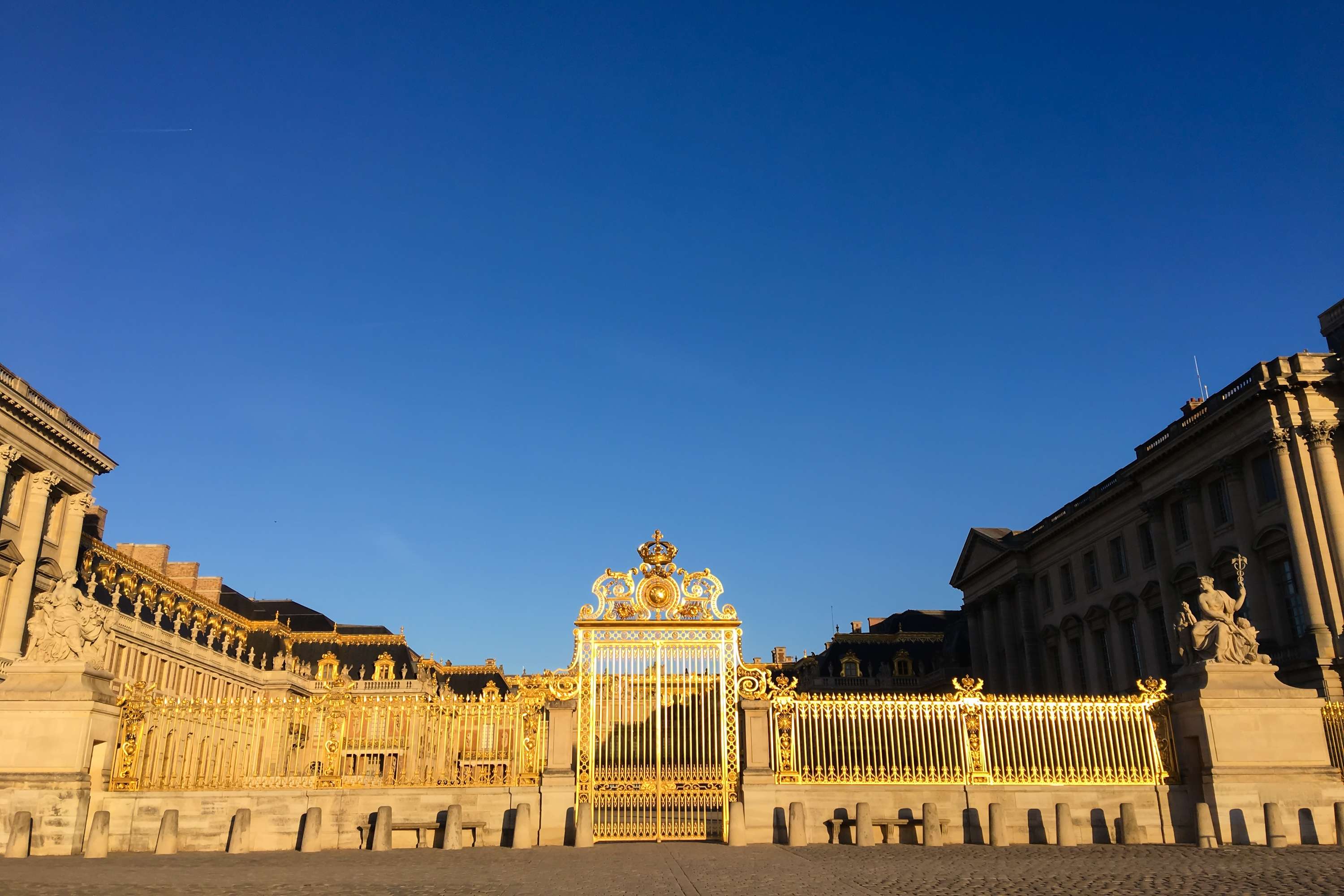 Visit Place D’Armes & The Gate Of Honour