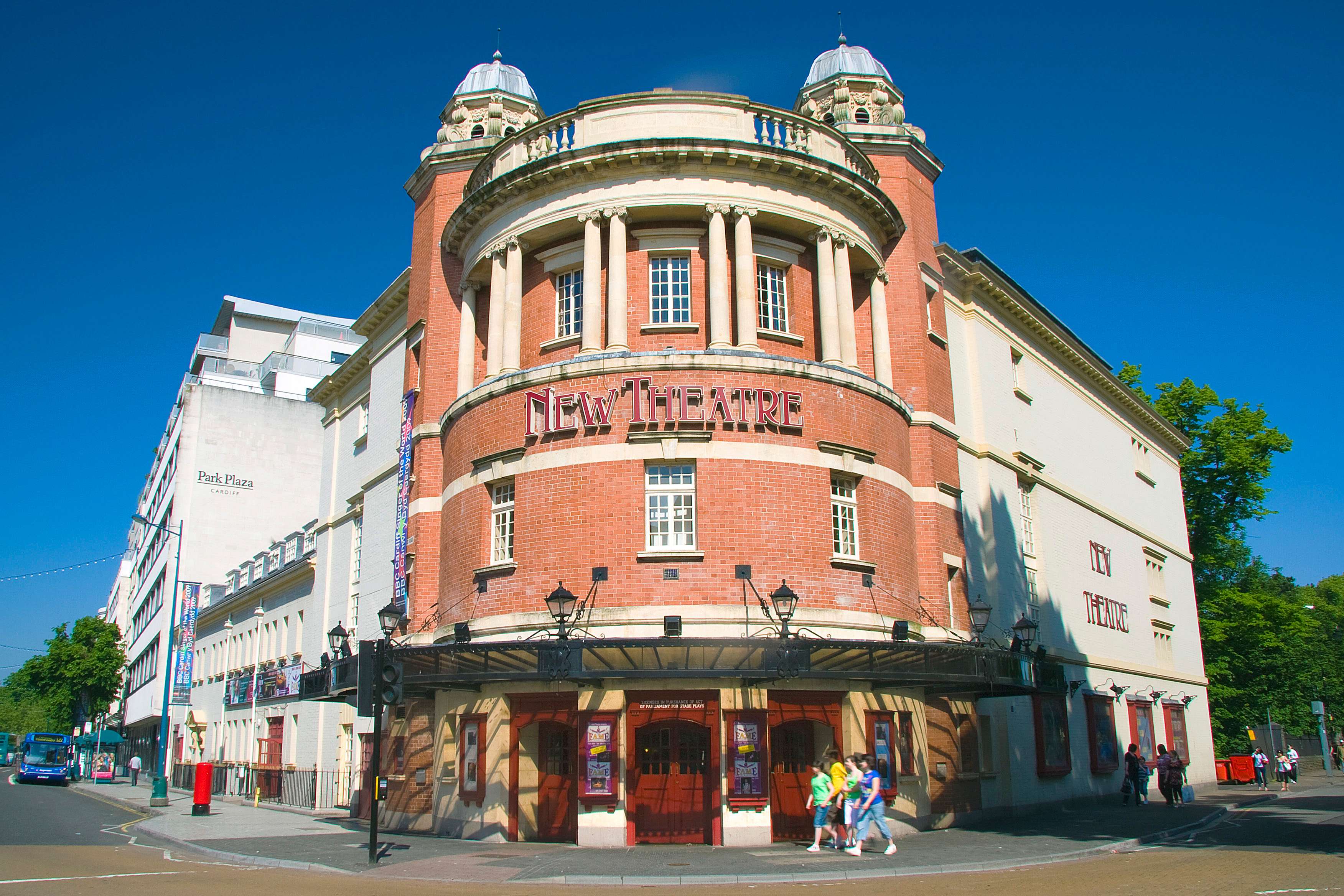 Watch Shows At The New Theatre