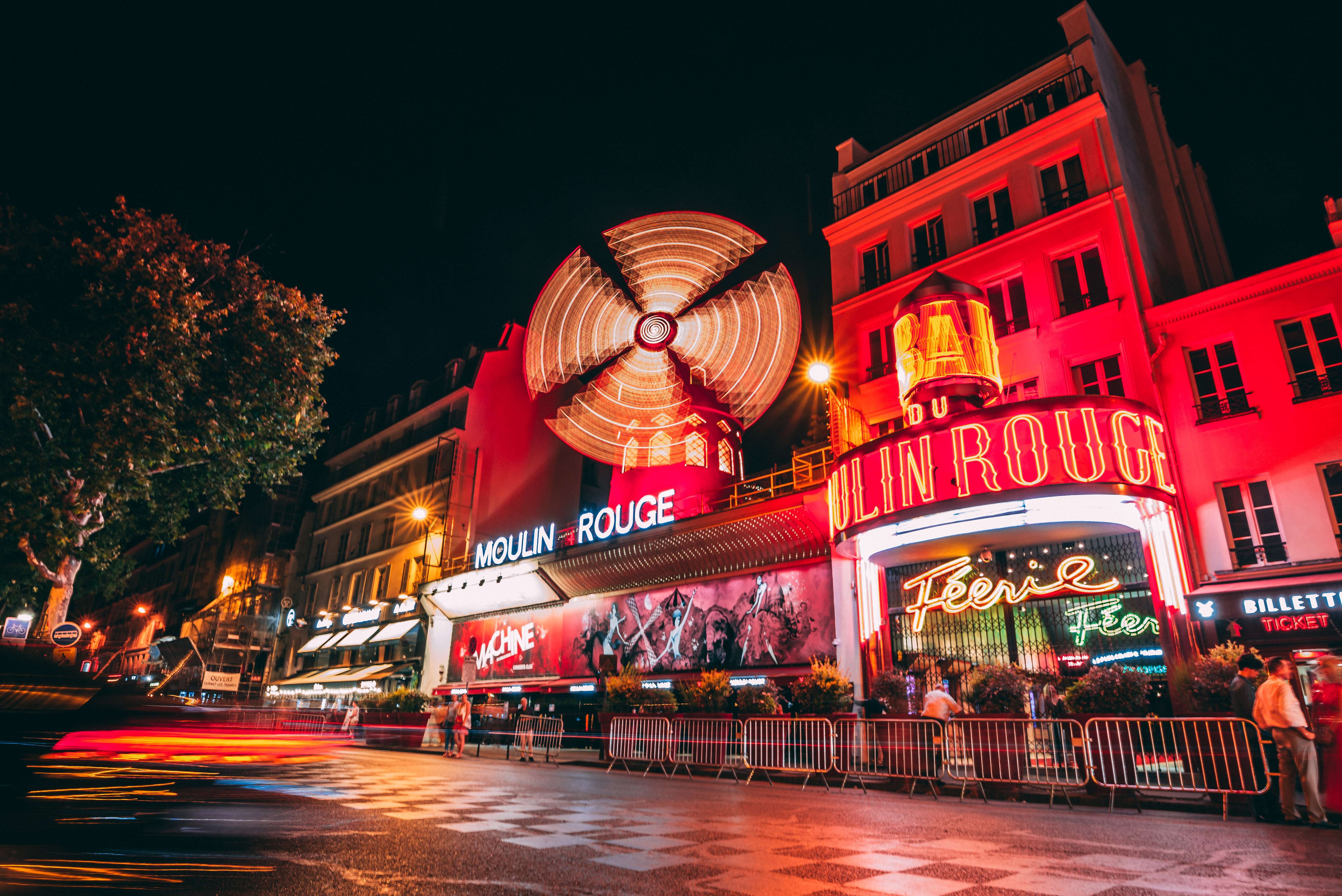 Watch A Cabaret Show At Moulin Rouge