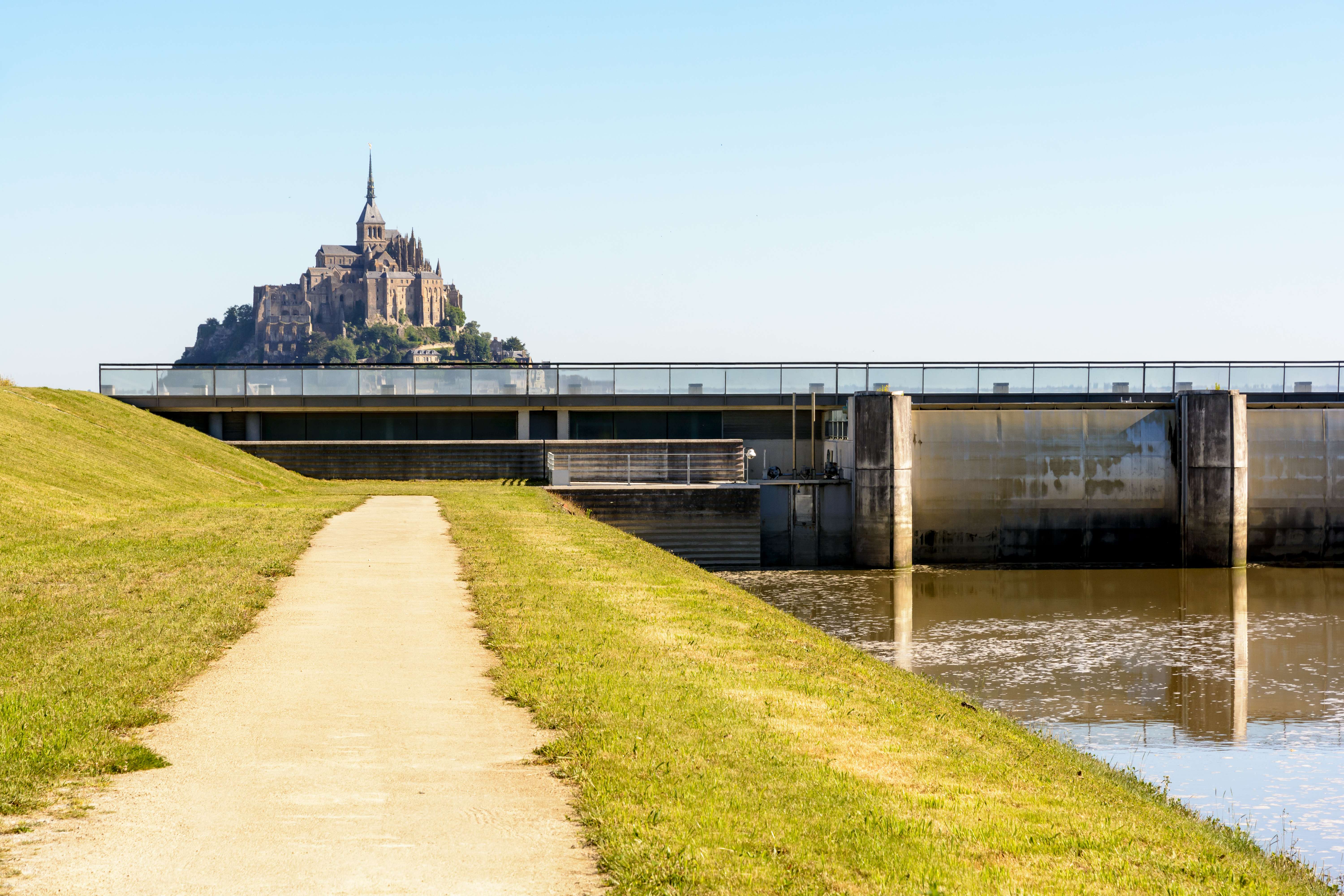 Explore the Barrage sur le Couesnon