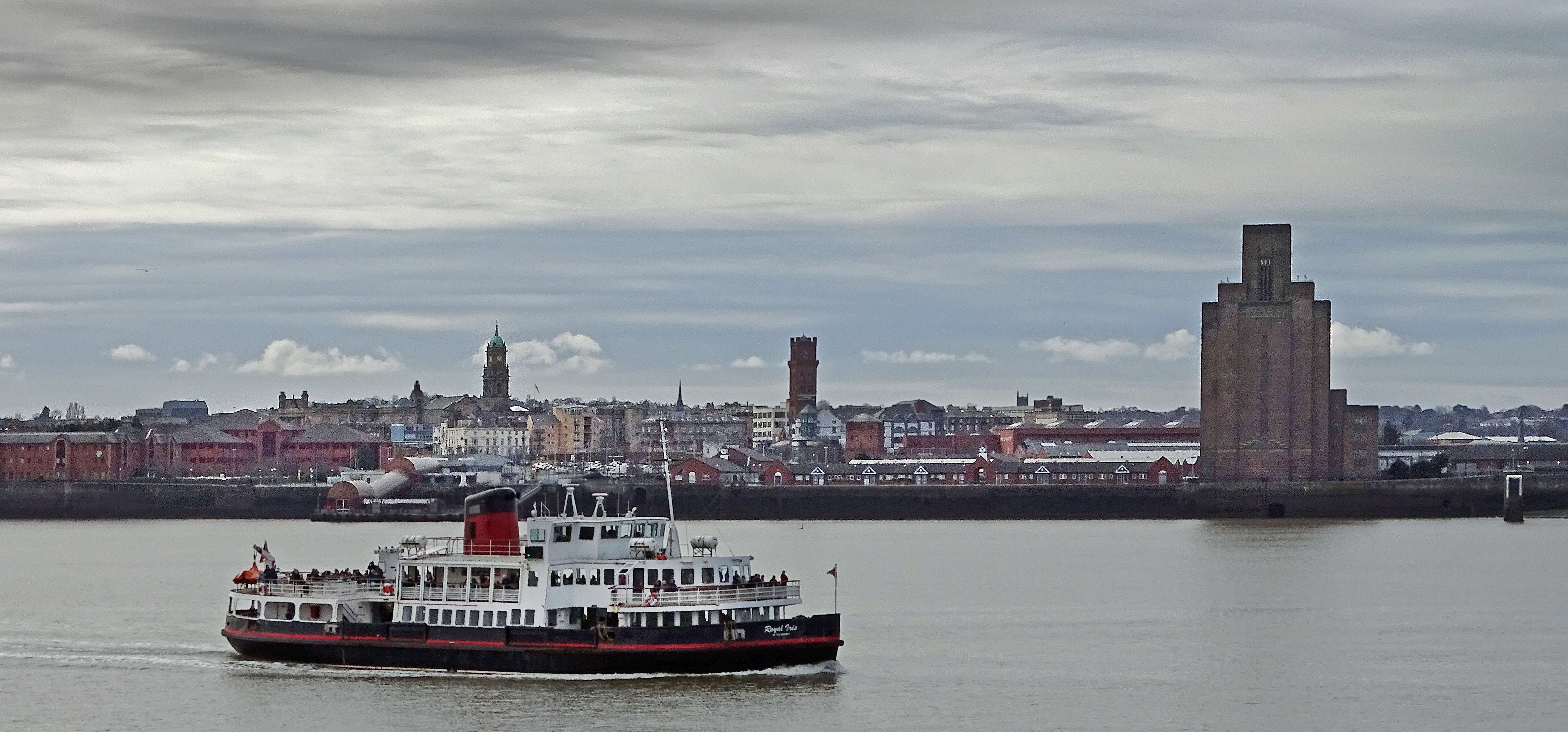 Take A Boat Tour On The Mersey River