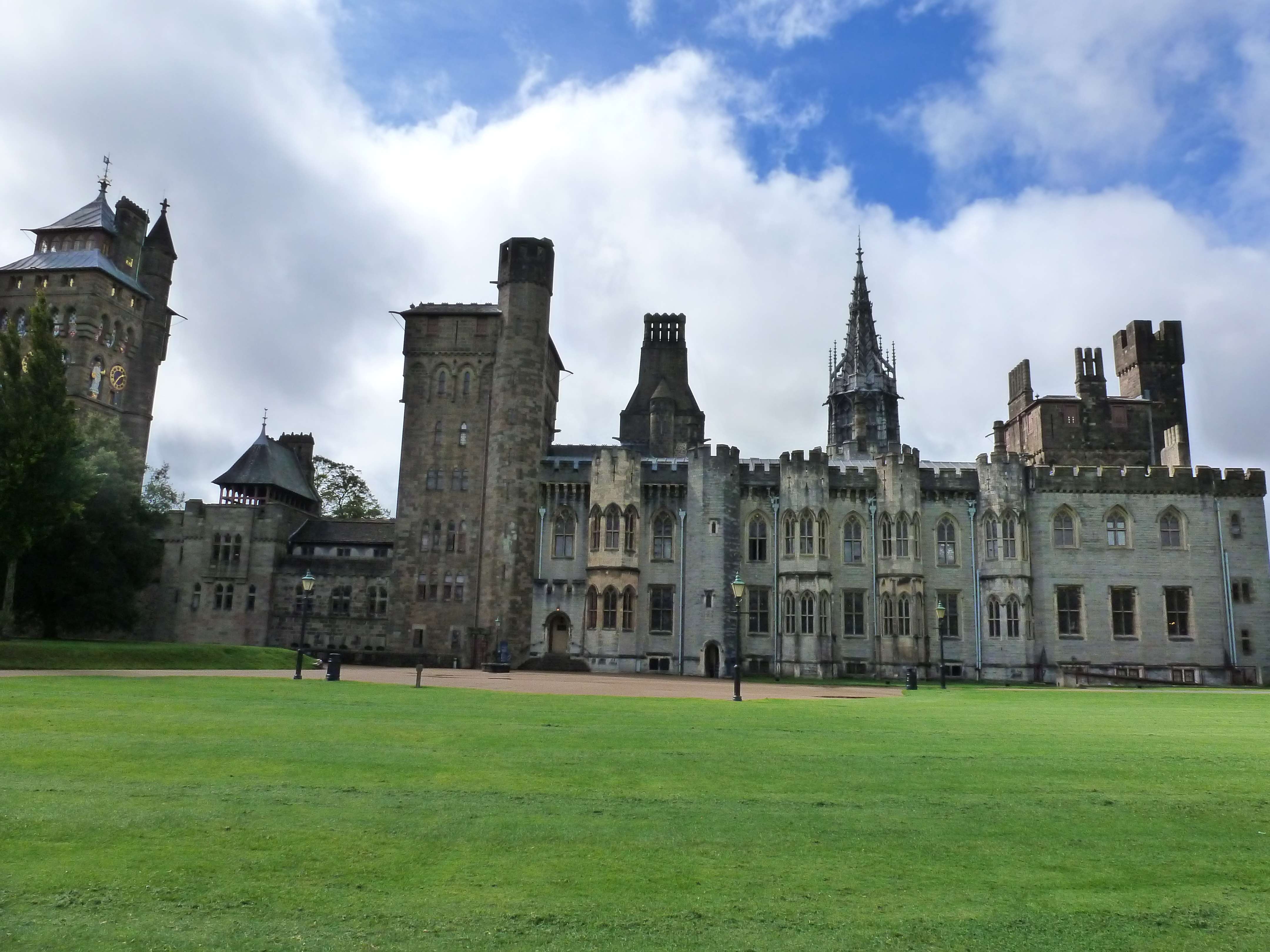 15 Castles Near Cardiff You Should Visit For A Historical Trip!