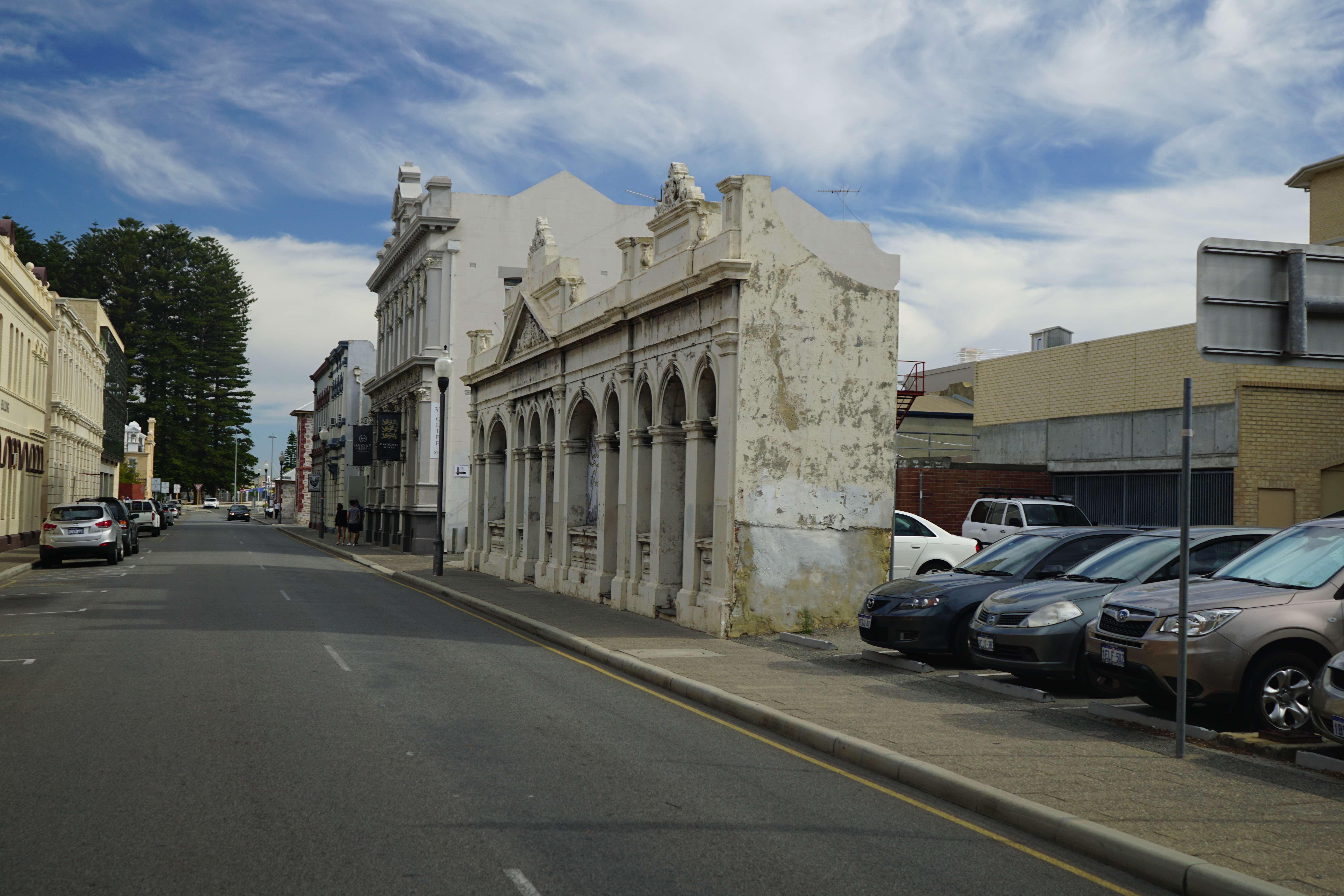 Explore the Fremantle Street
