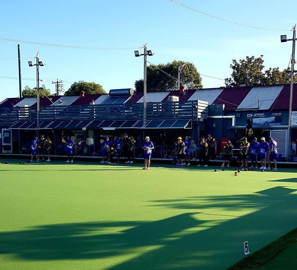 Go bowling at Port Melbourne Bowling Club