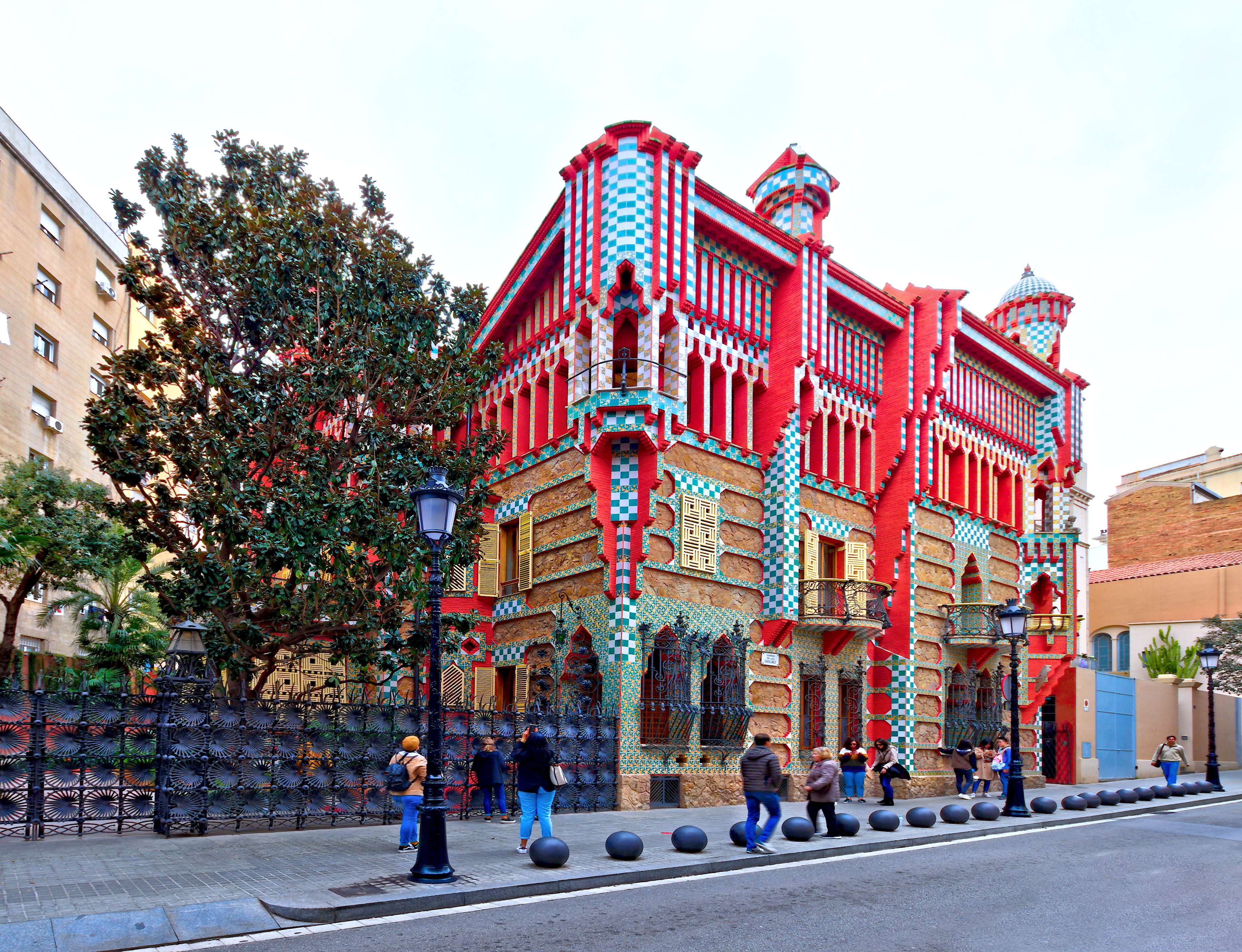 Explore Casa Vicens