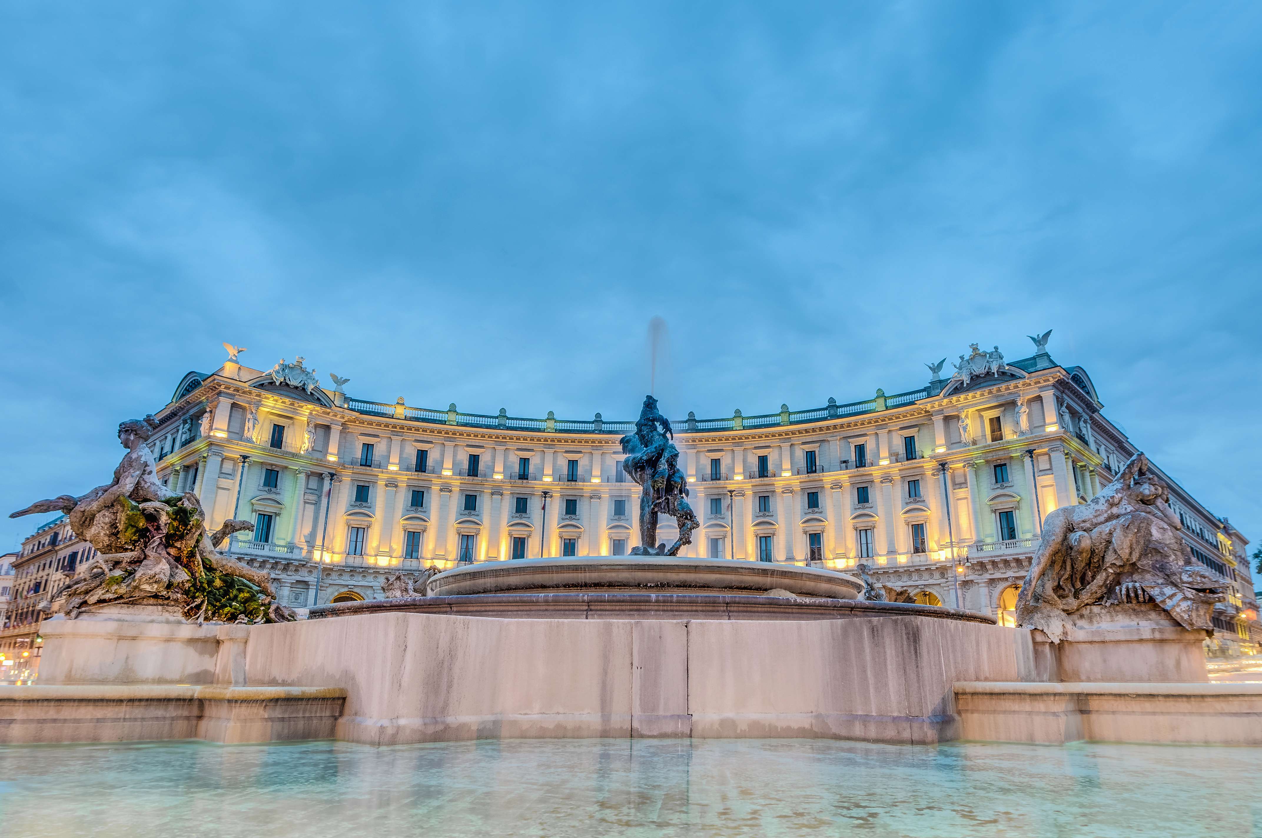 Visit Piazza Della Repubblica