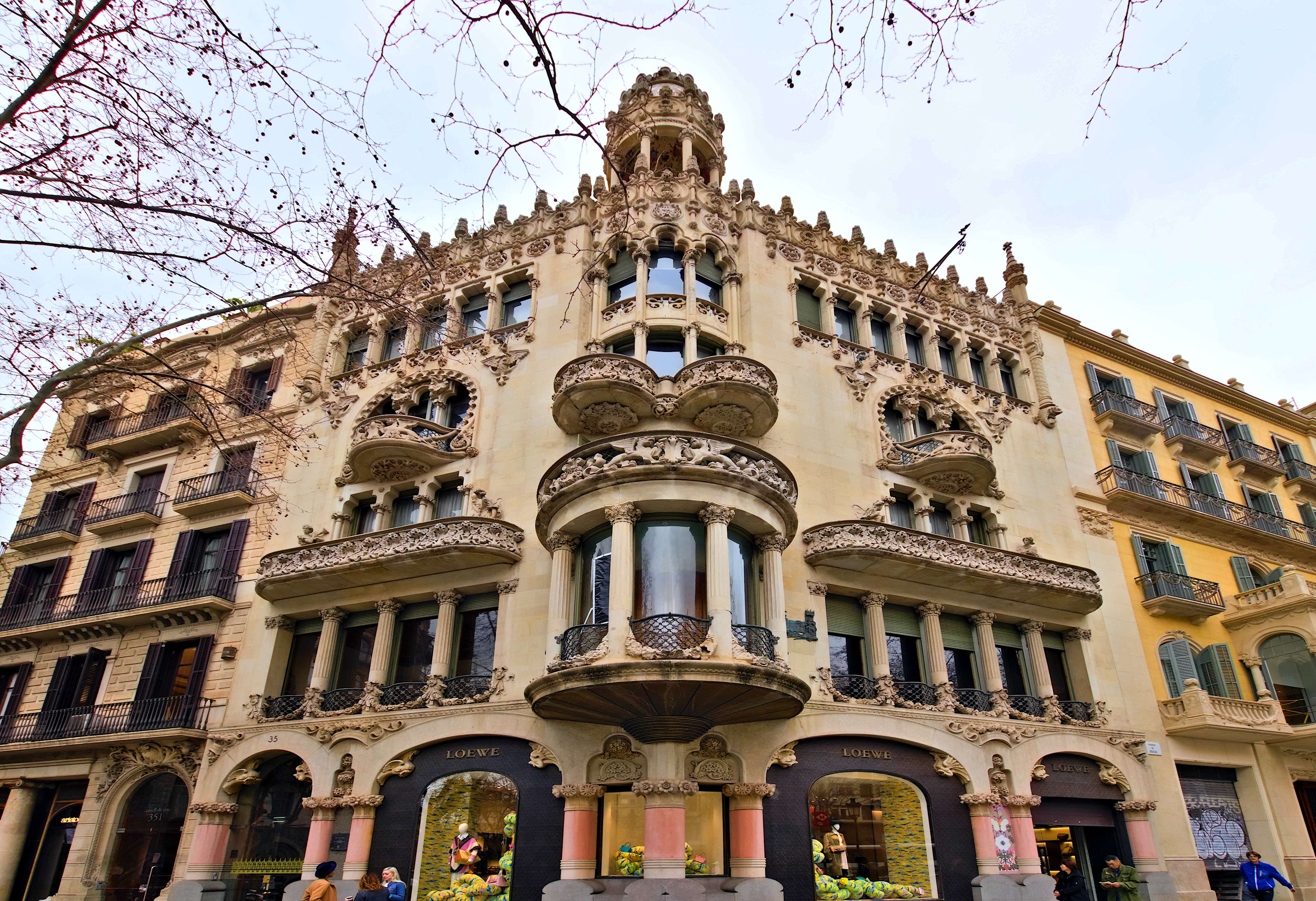 Explore Passeig de Gràcia