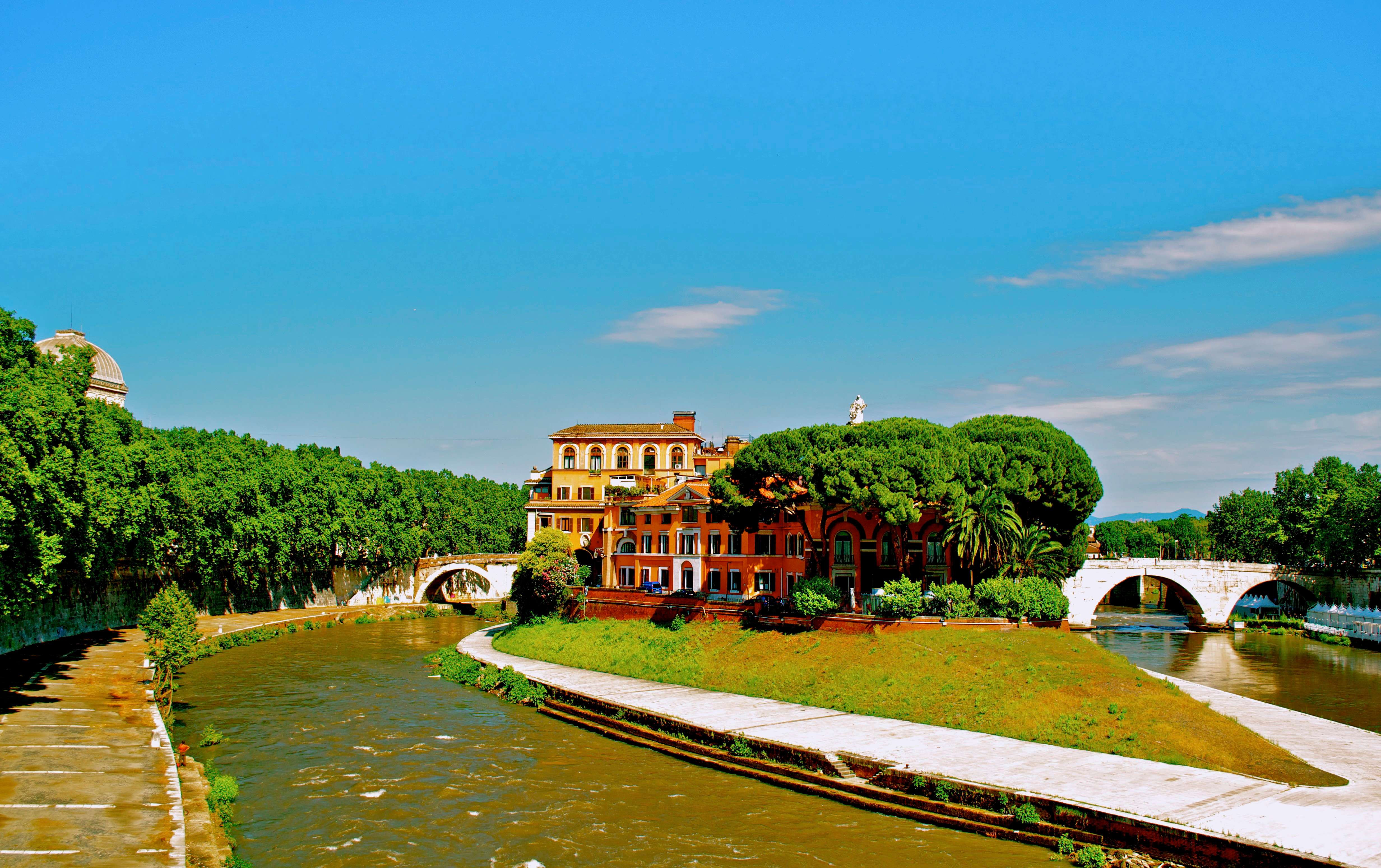 Enjoy a Movie on Tiber Island