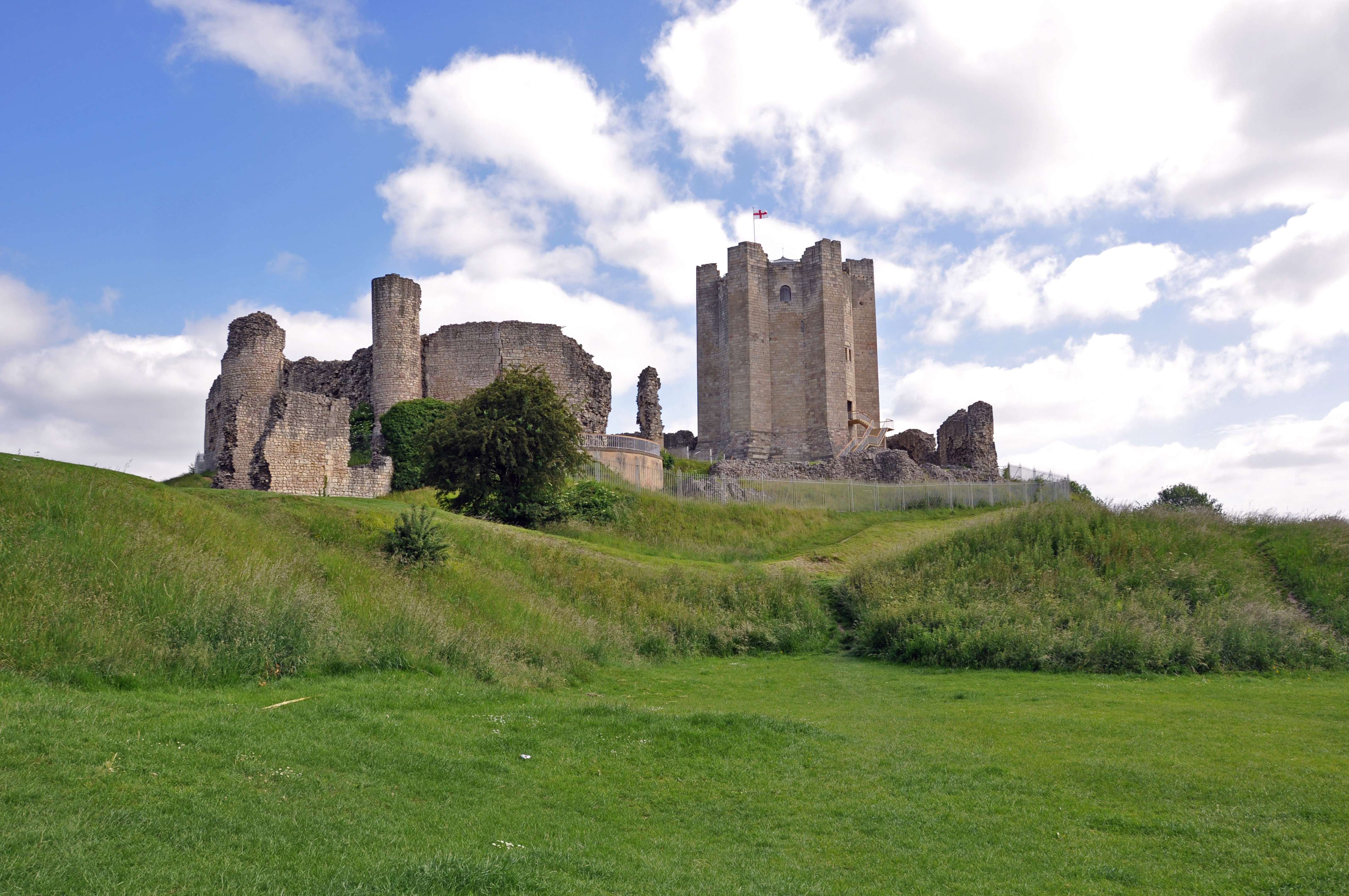 10 Castles in United Kingdom for a Historical Day Tour in {{year}}