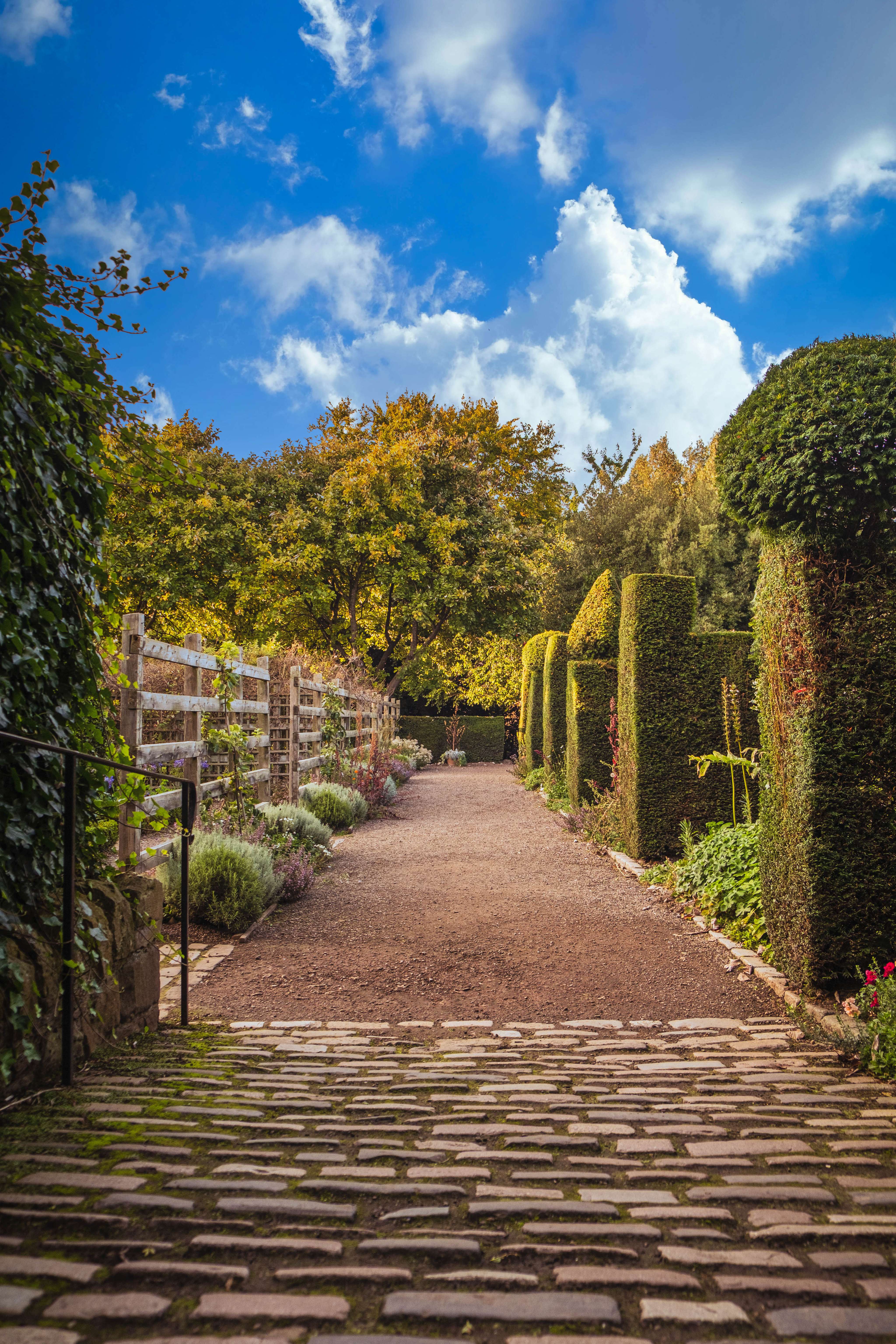 Visit The Dunbar's Close Garden