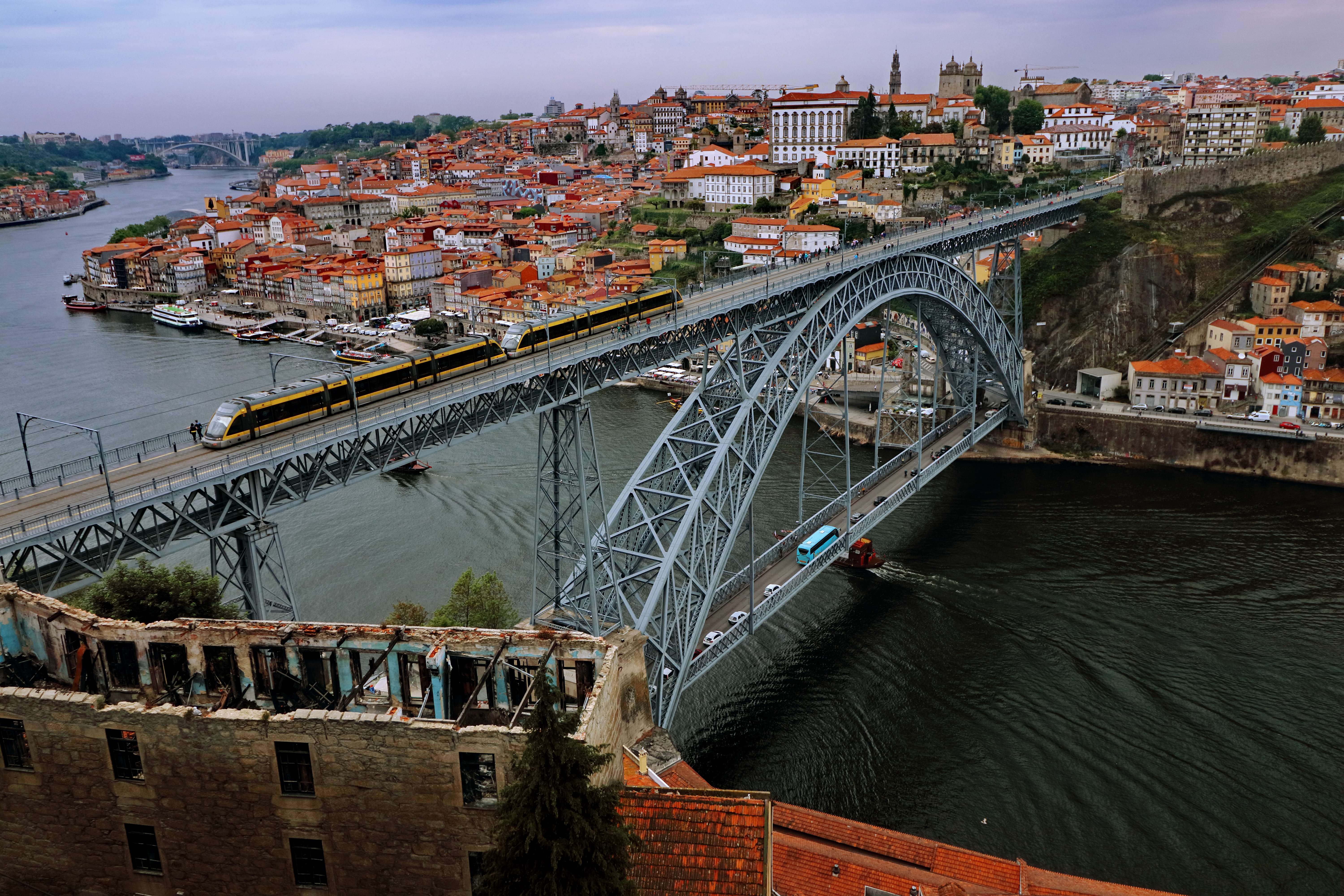Traverse Around Porto
