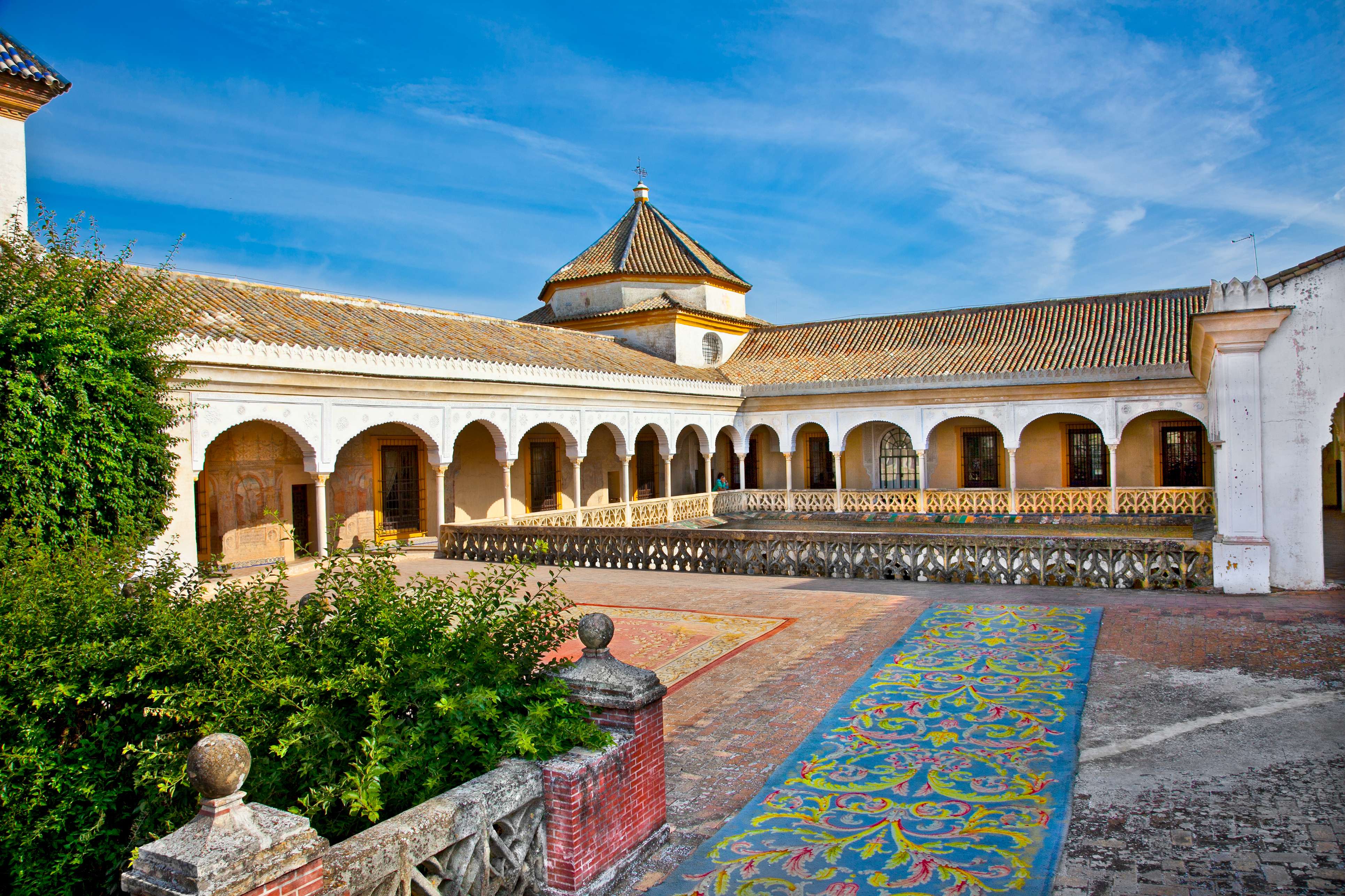 Explore Casa de Pilatos