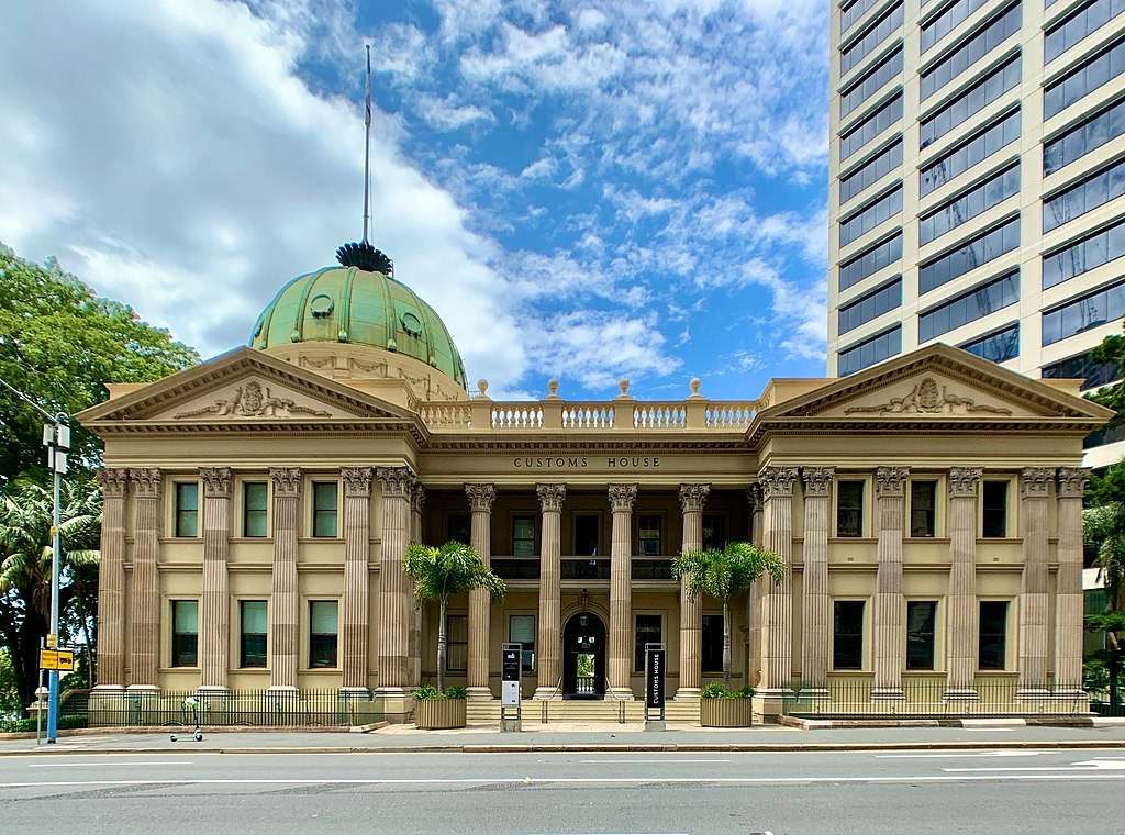  Take a Tour of the Customs House