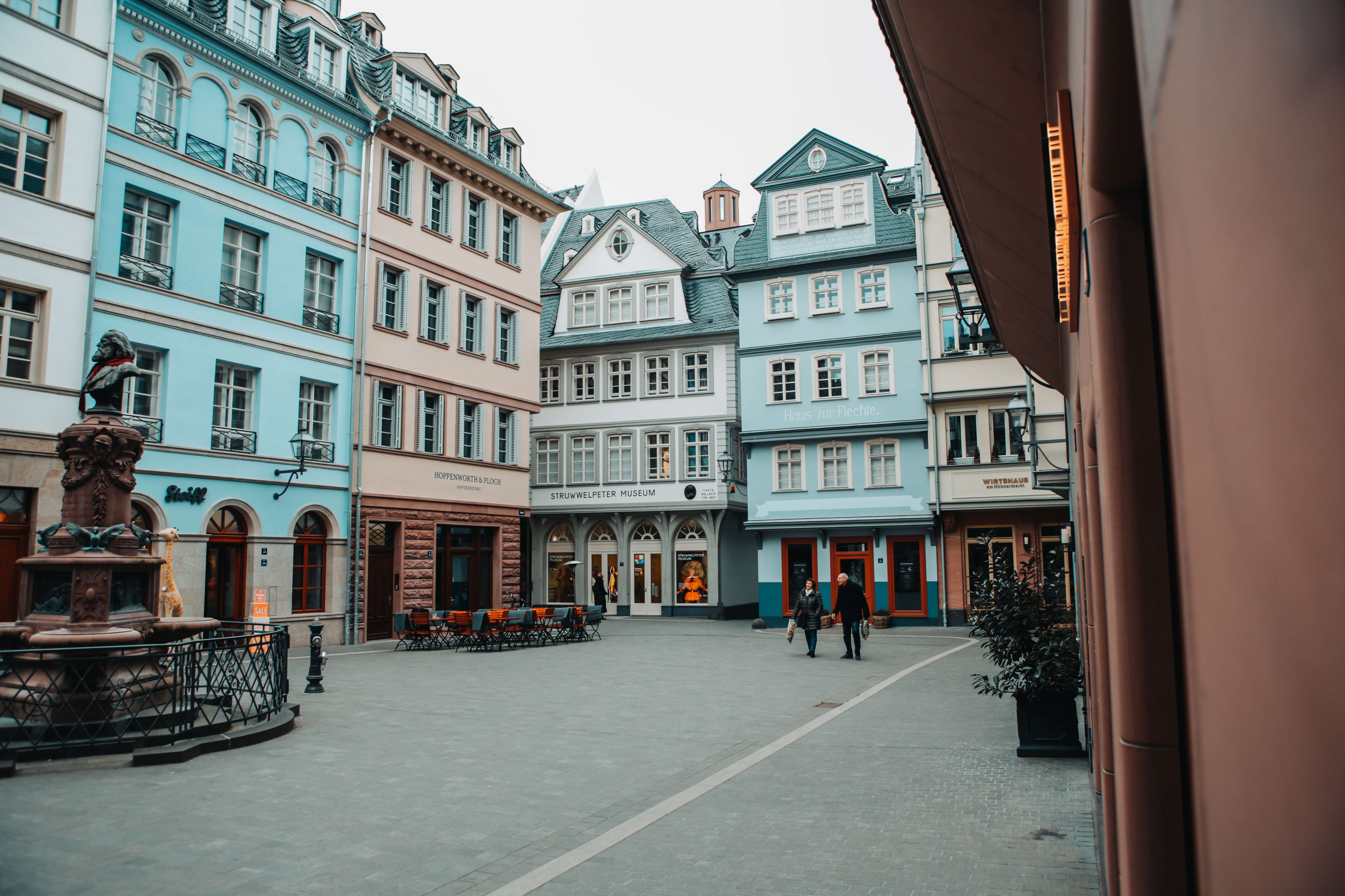 Discover historical Dom Römer Quartier Frankfurt