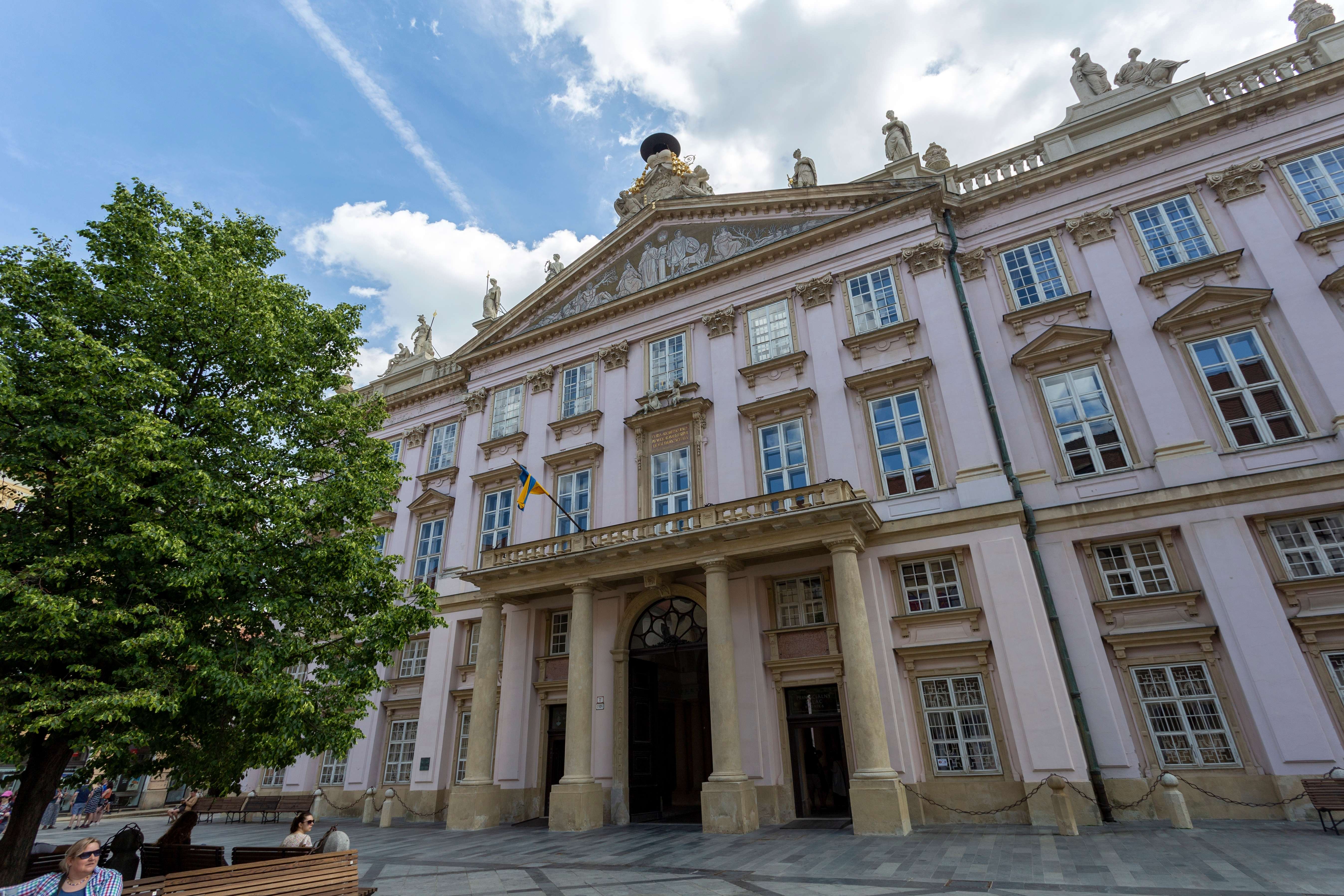 Helen Brach Primate House 