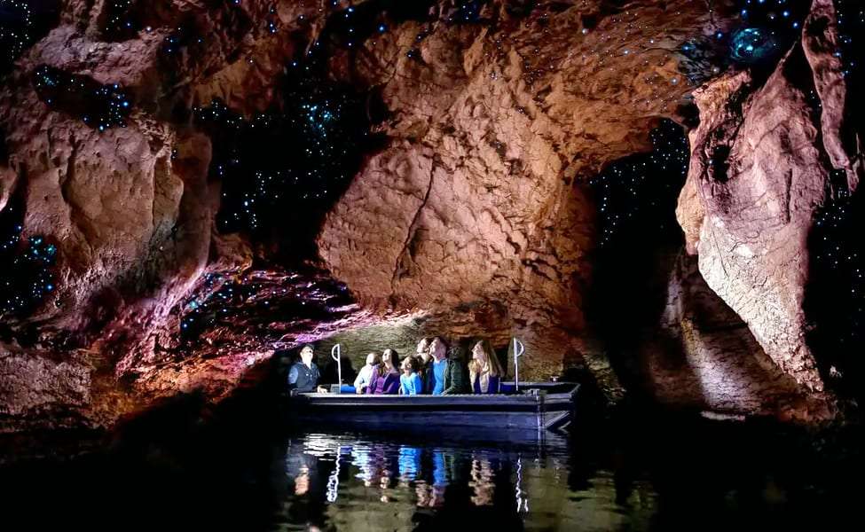 Te Anau Glowworm cave house