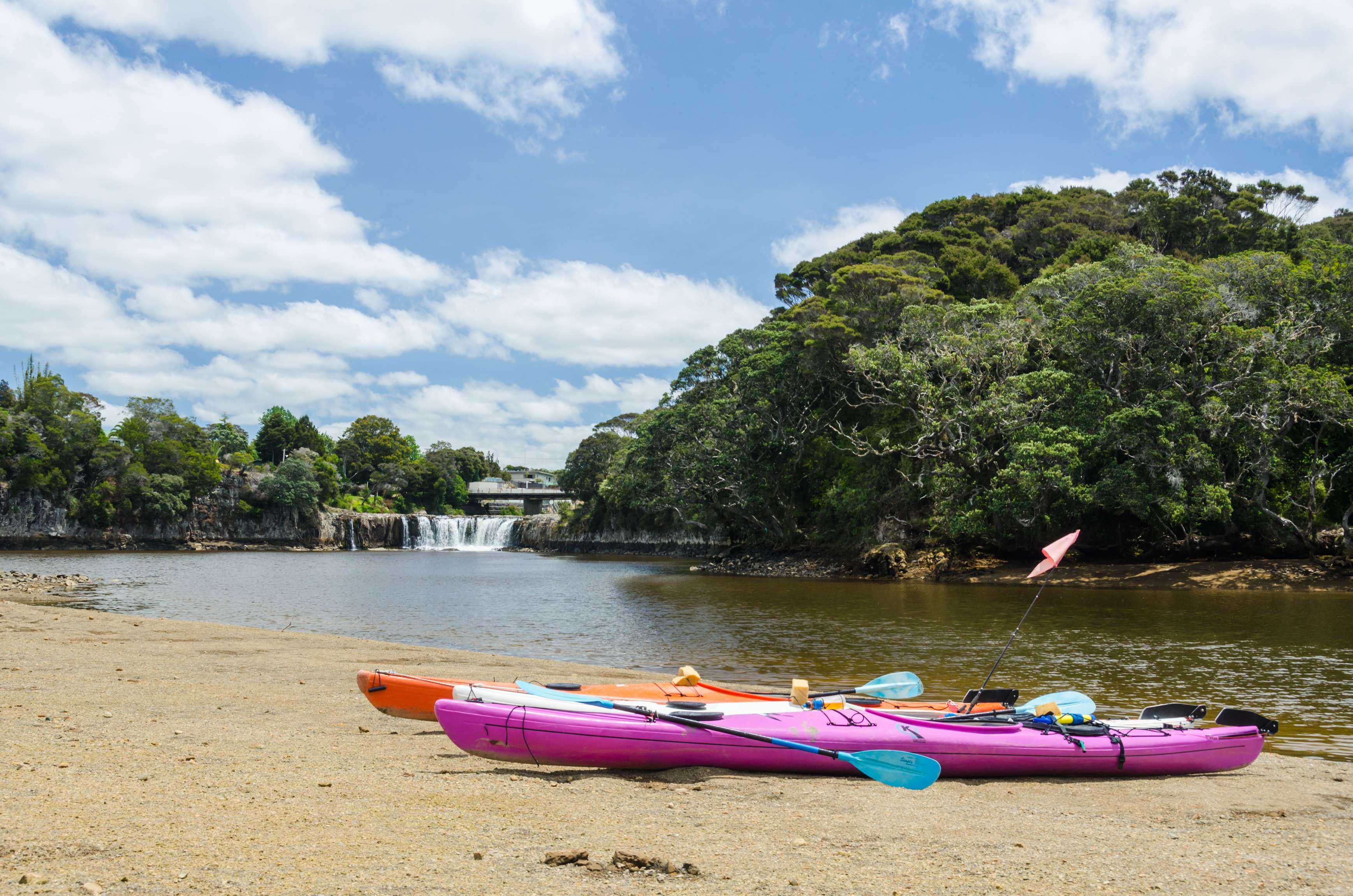 Kayaking to Haruru Falls