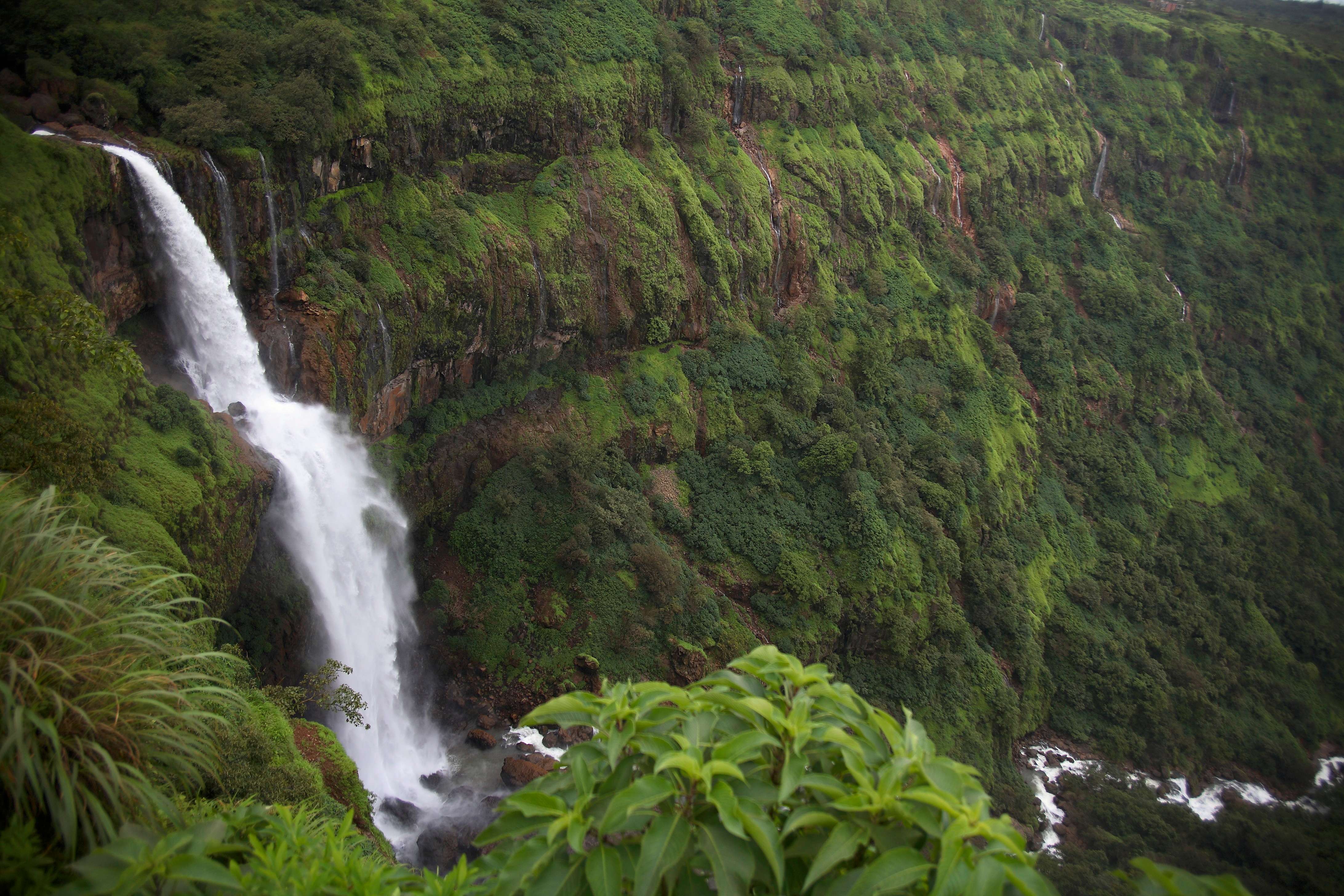 Lingmala Waterfall