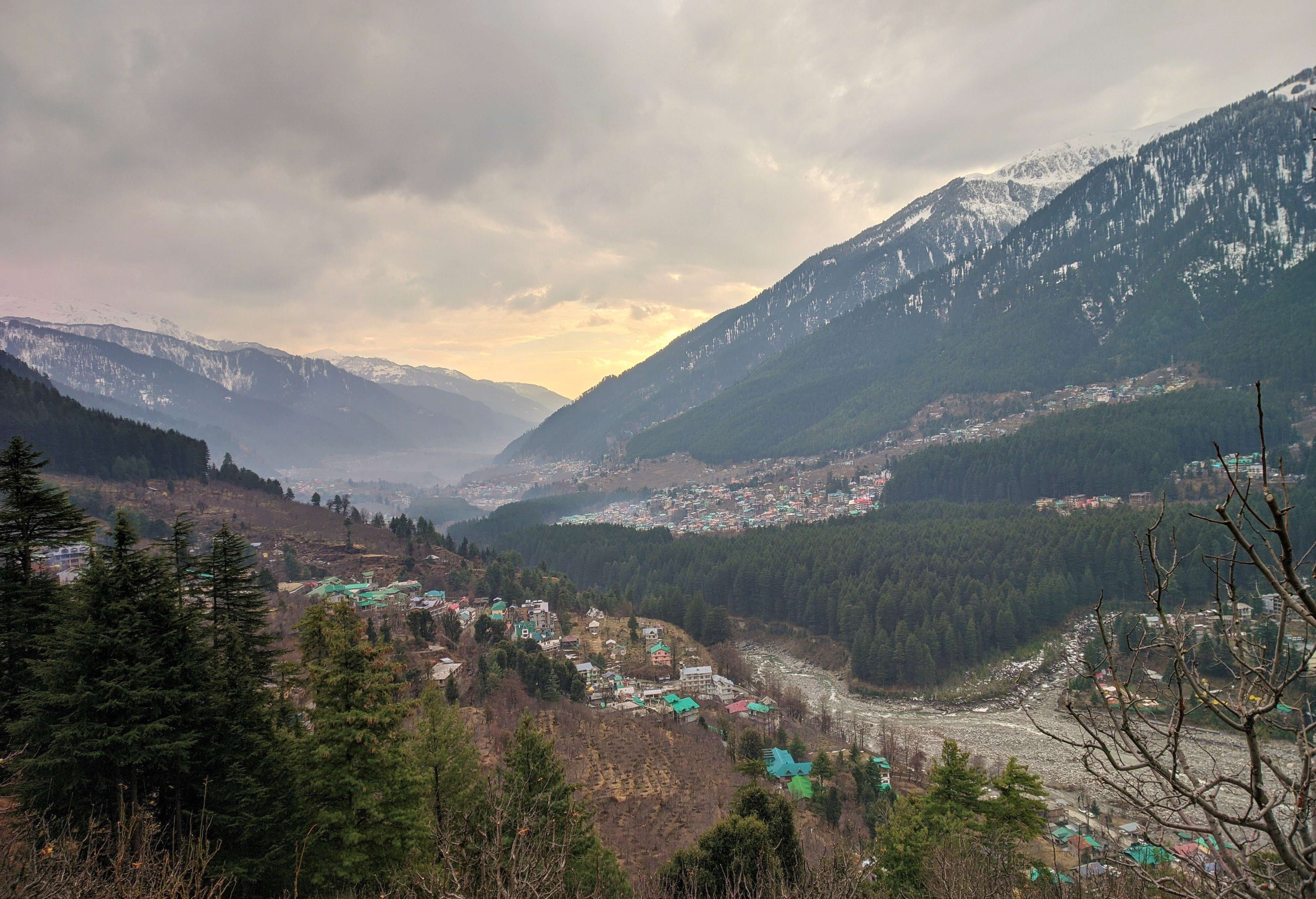 Enjoy the Nightlife of Old Manali