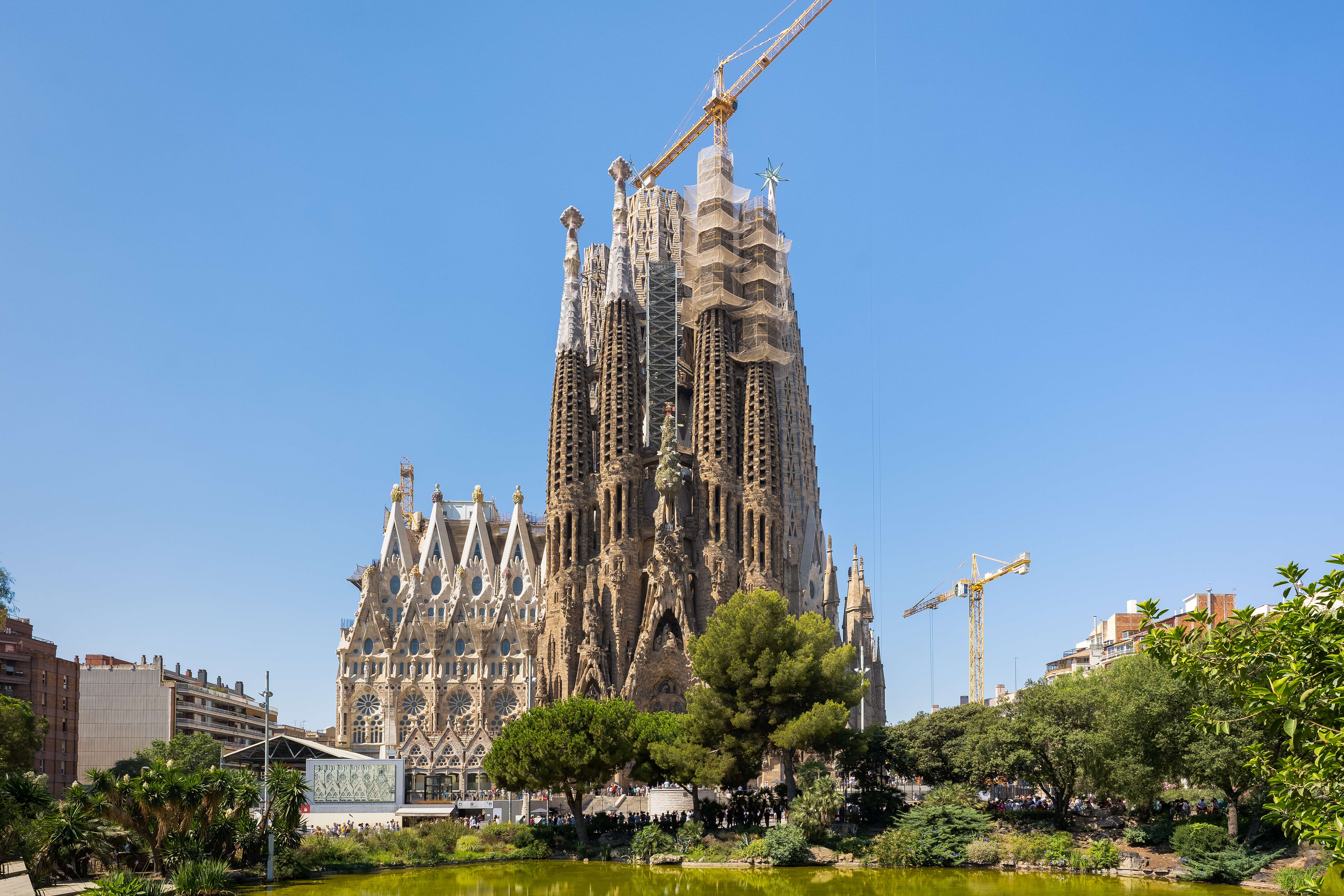 Explore The Iconic Sagrada Familia