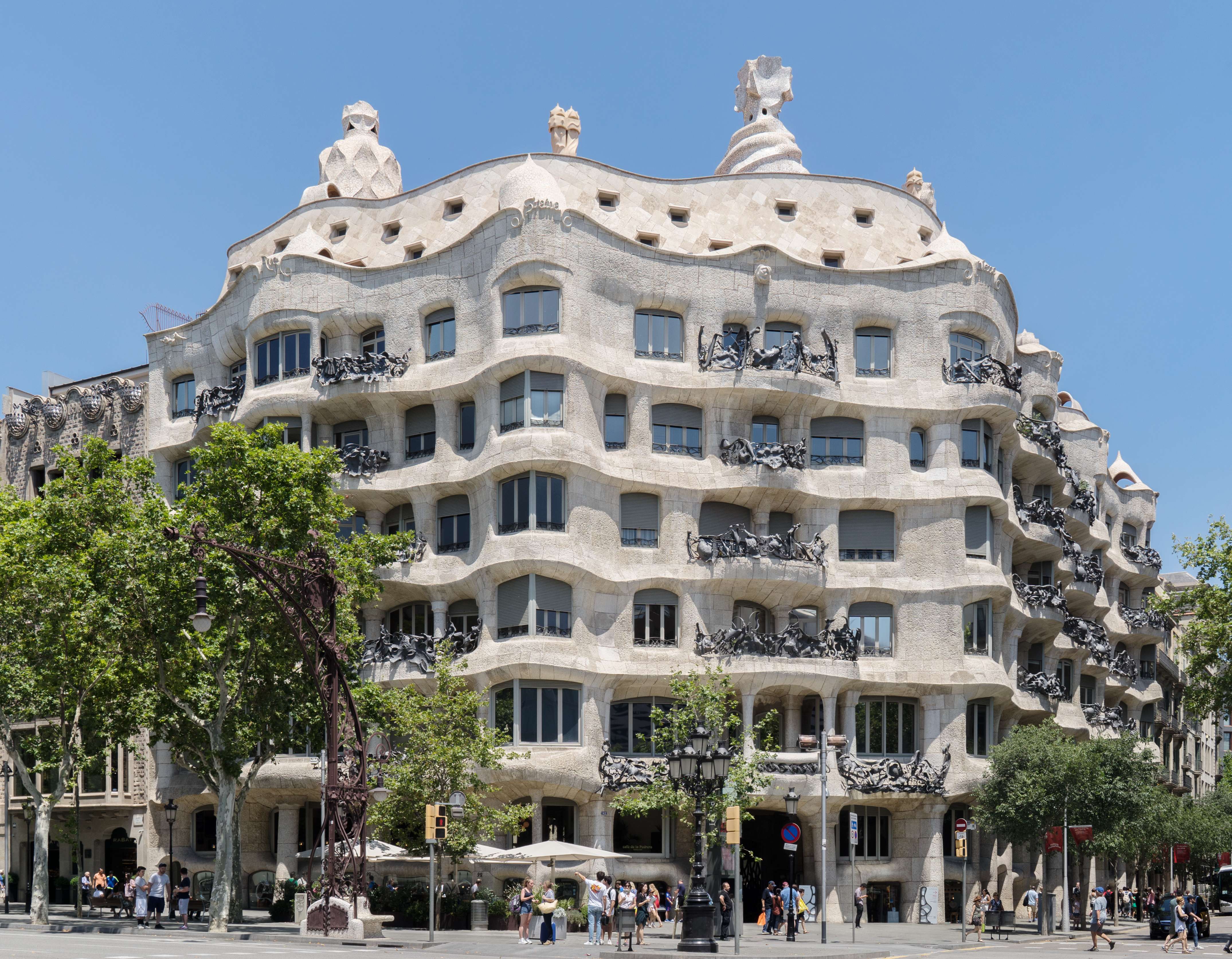 Immerse In The Curves Of Casa Mila