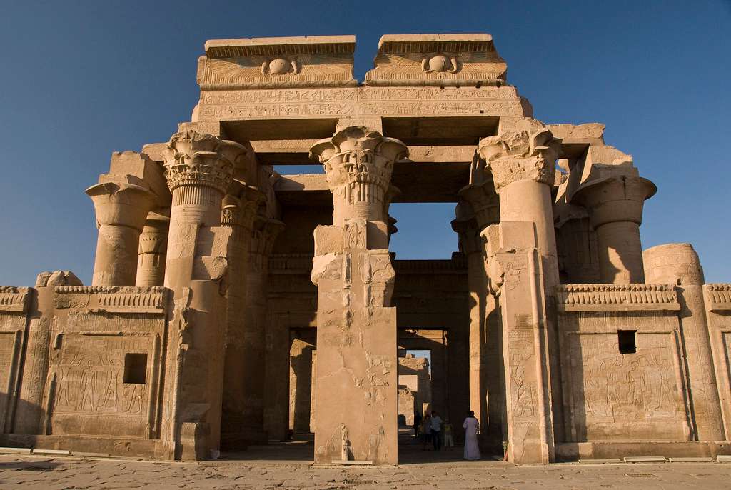 Day 6 | Enjoy a scenic drive from Aswan to Luxor 